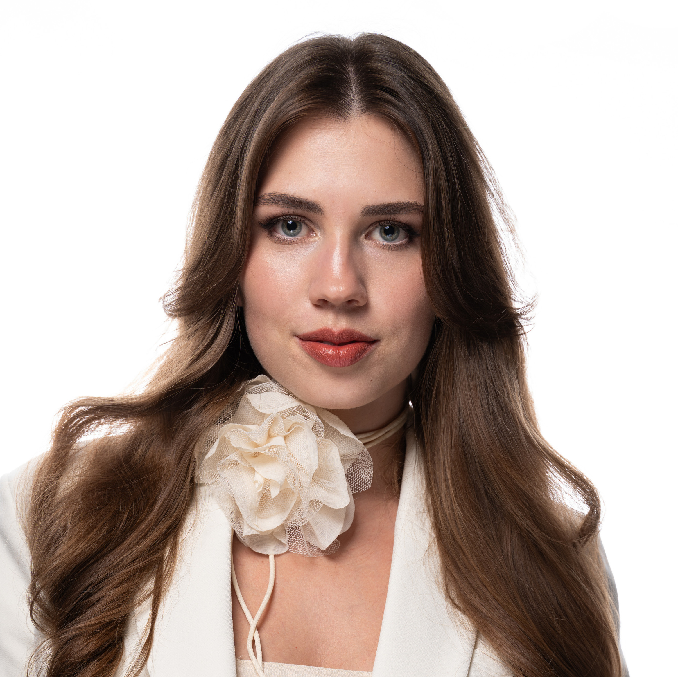 Девушка с вечерним макияжем