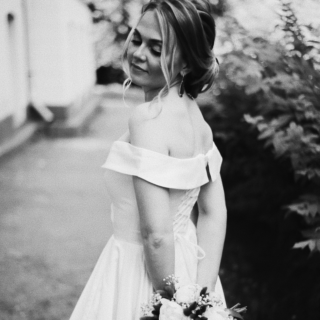 Черно белое фото невесты