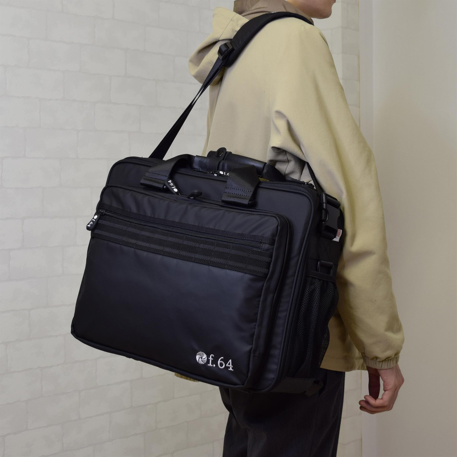 Последняя модель 3WAY типа «сумка для фотокамеры f.64». Фотограф — видеограф в Москве Дмитрий Менделеев