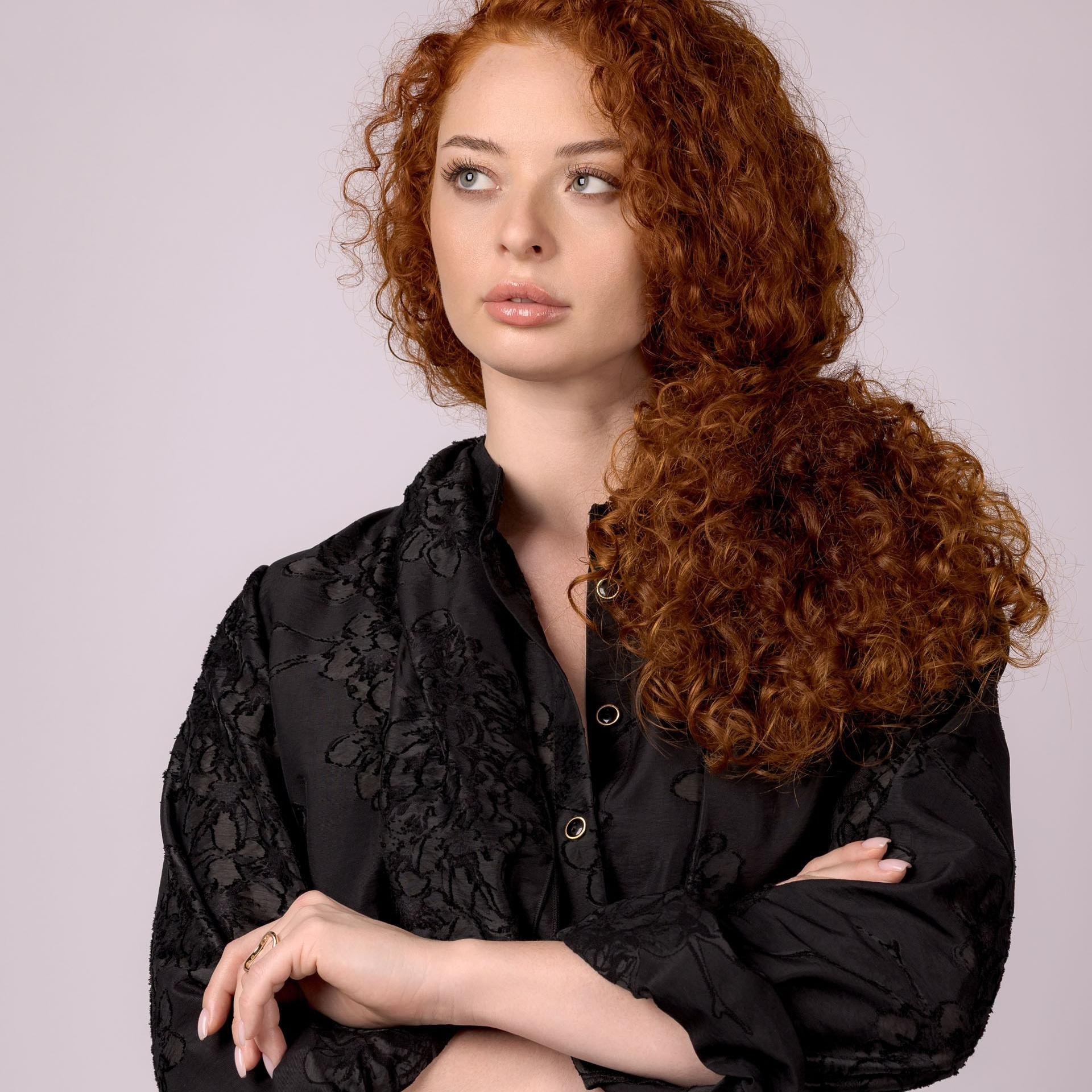 Предметный fashion-фотограф для маркетплейсов в Зеленограде Константин Фадеев, фотосъёмки для брендов, OZON и WB, портреты для бизнеса