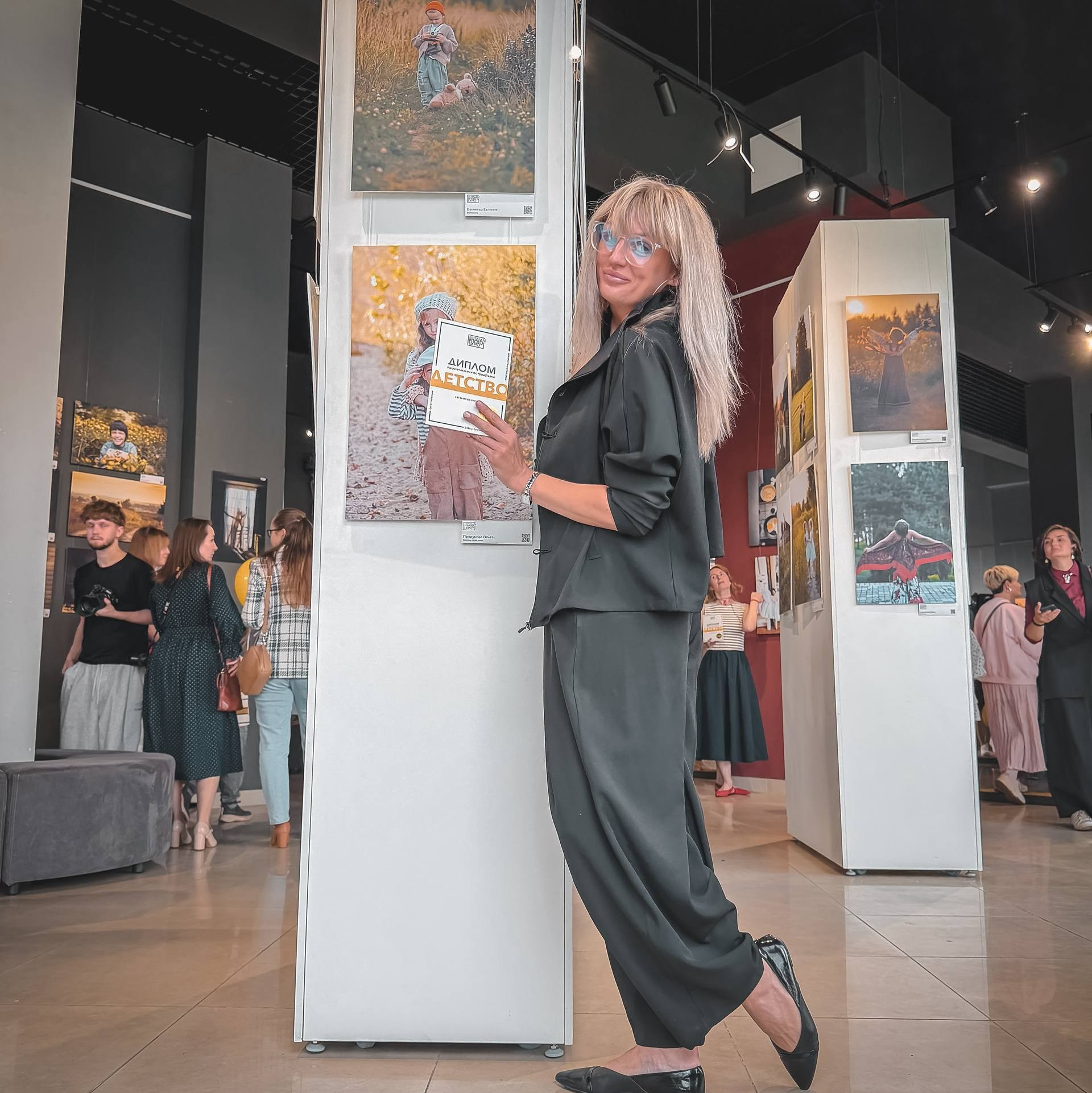 Я на выставке Russian Photo Expo 'Детство' в Санкт-Петербурге, рядом со своими работами!
