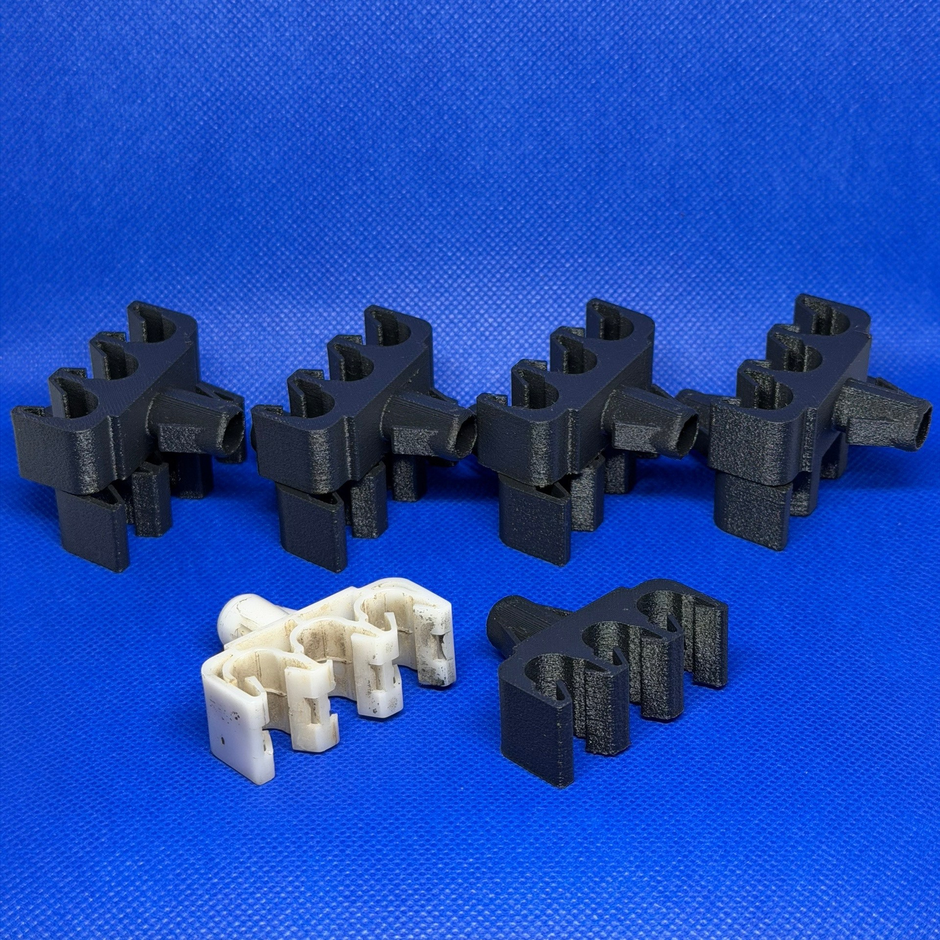 Крепление магистральных трубок на Lexus. Фокстон3D | Профессиональная 3D-печать в Ухте с гарантией качества | Честный расчет