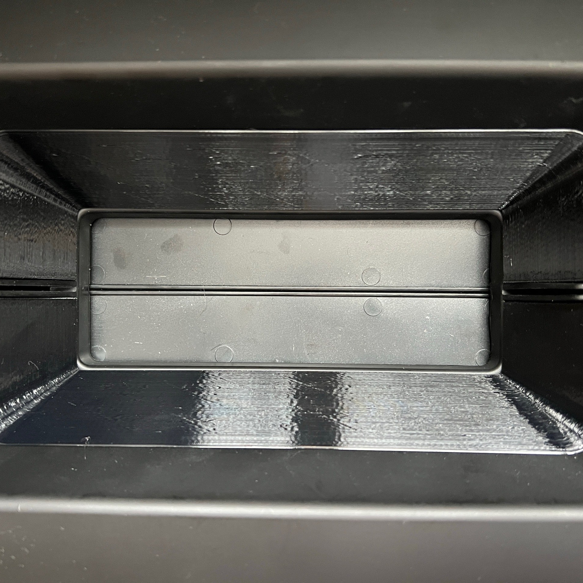 Вставка в бункер прикормочного кораблика Flytec v030 из черного PETG