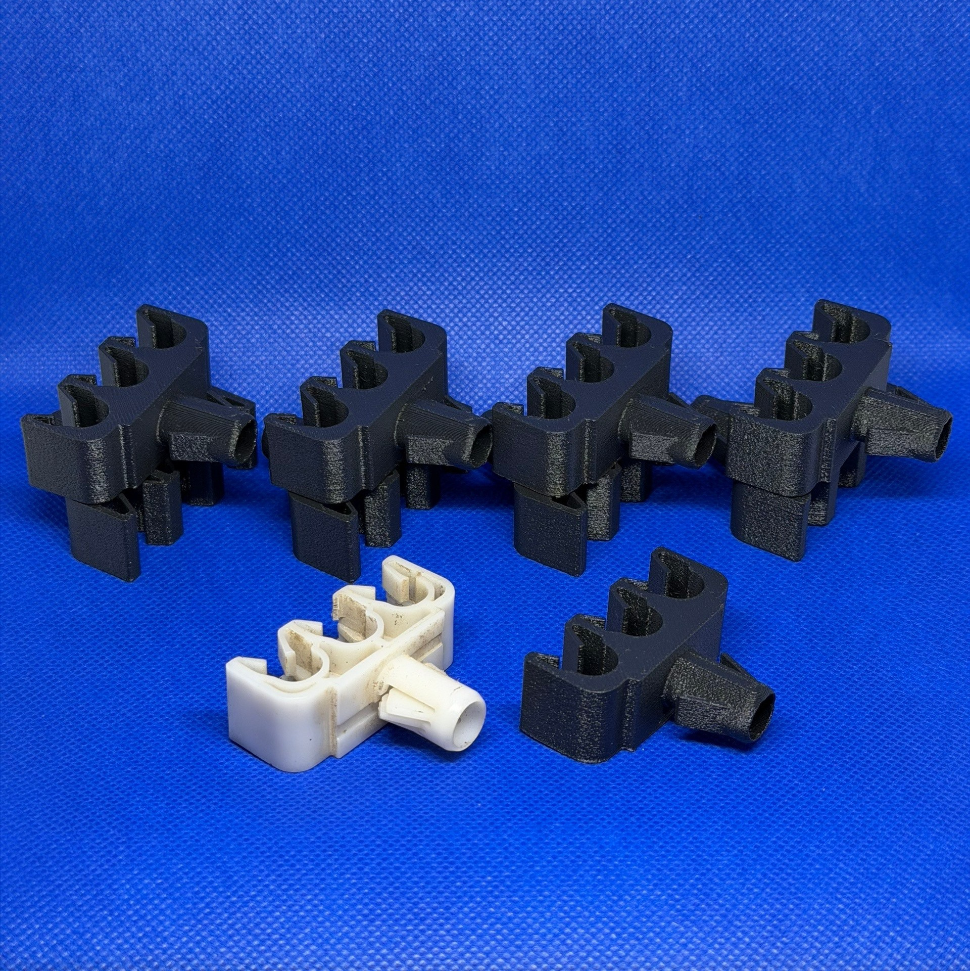 Крепление магистральных трубок на Lexus. Фокстон3D | Профессиональная 3D-печать в Ухте с гарантией качества | Честный расчет