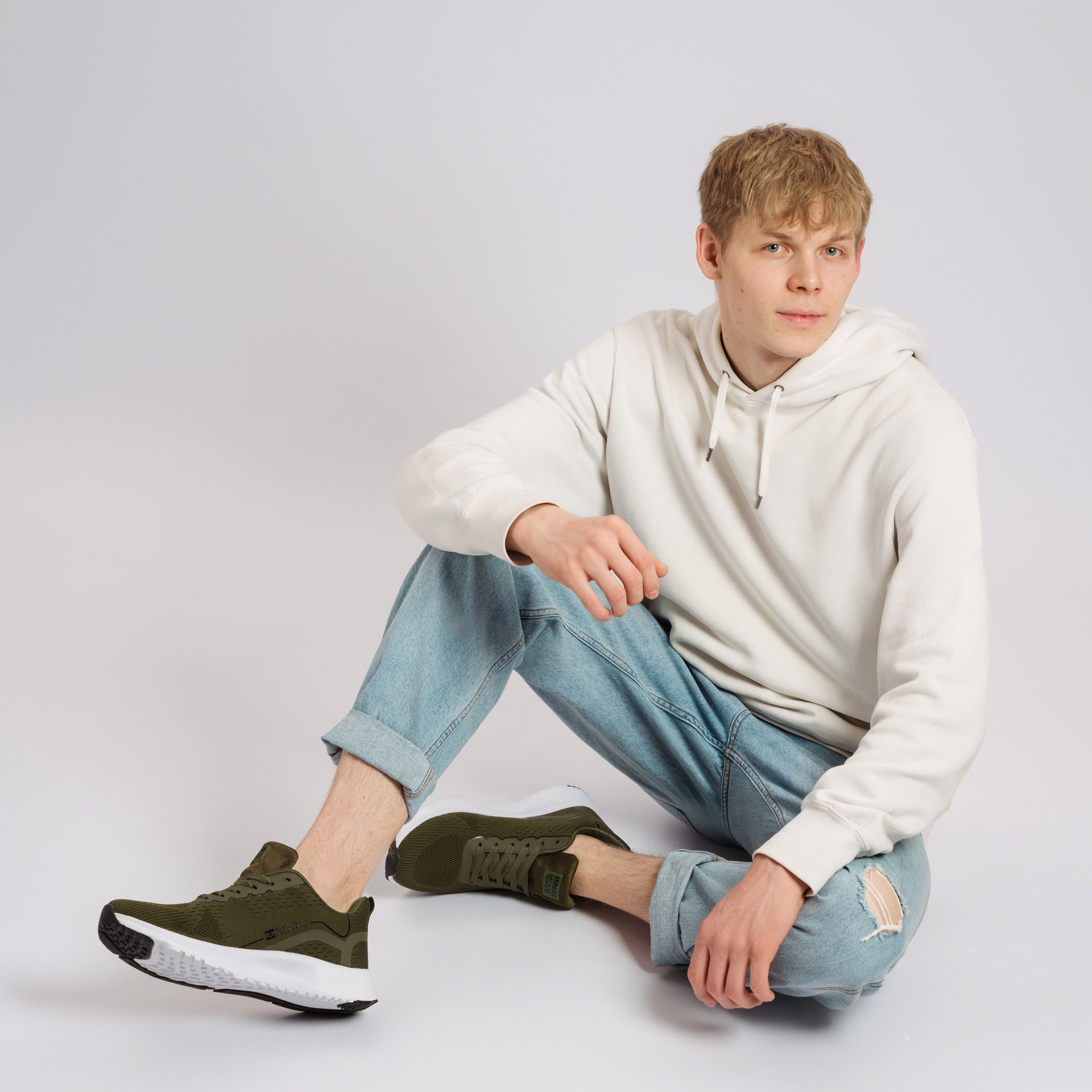 Предметная съемка и видеопродакшн одежды, сумок для маркетплейсов, сайтов, каталогов. Студия коммерческой съемки ХВОЯ