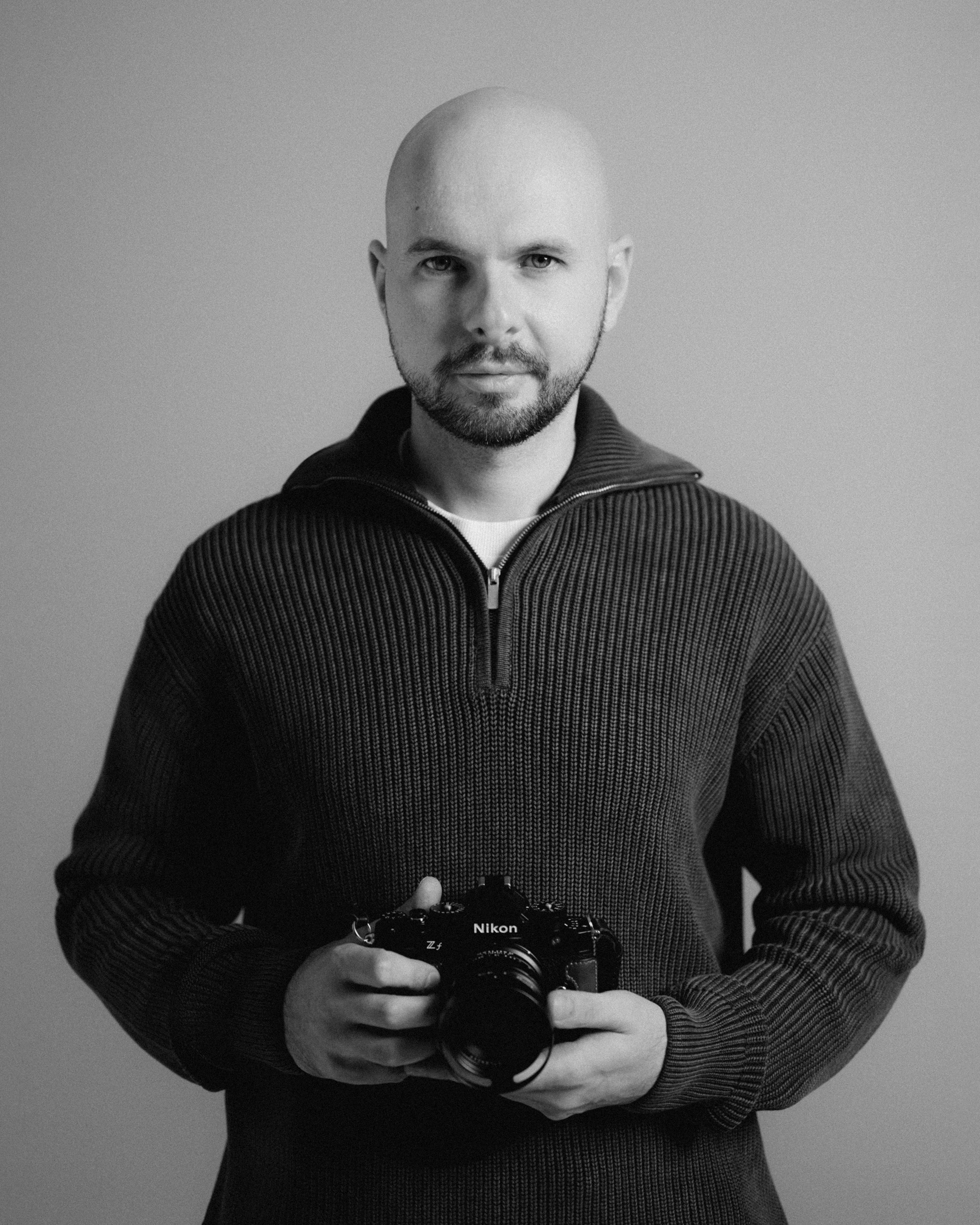 Контакты. Бэкстейдж и репортажный фотограф в Москве Артем Онацко