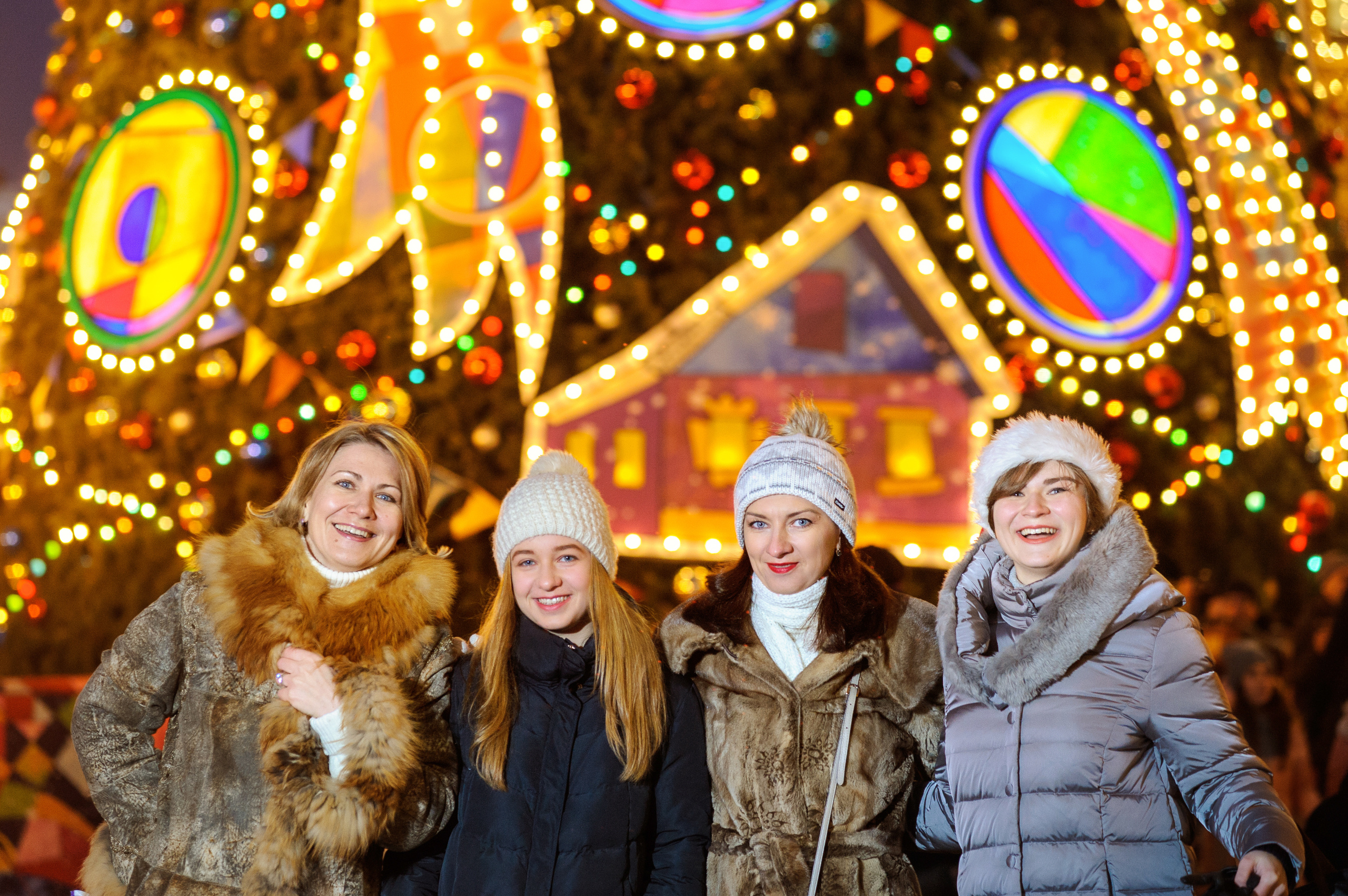 Мини фотосет на фоне праздничной Москвы. Семейный фотограф в Москве Елена Снегирева