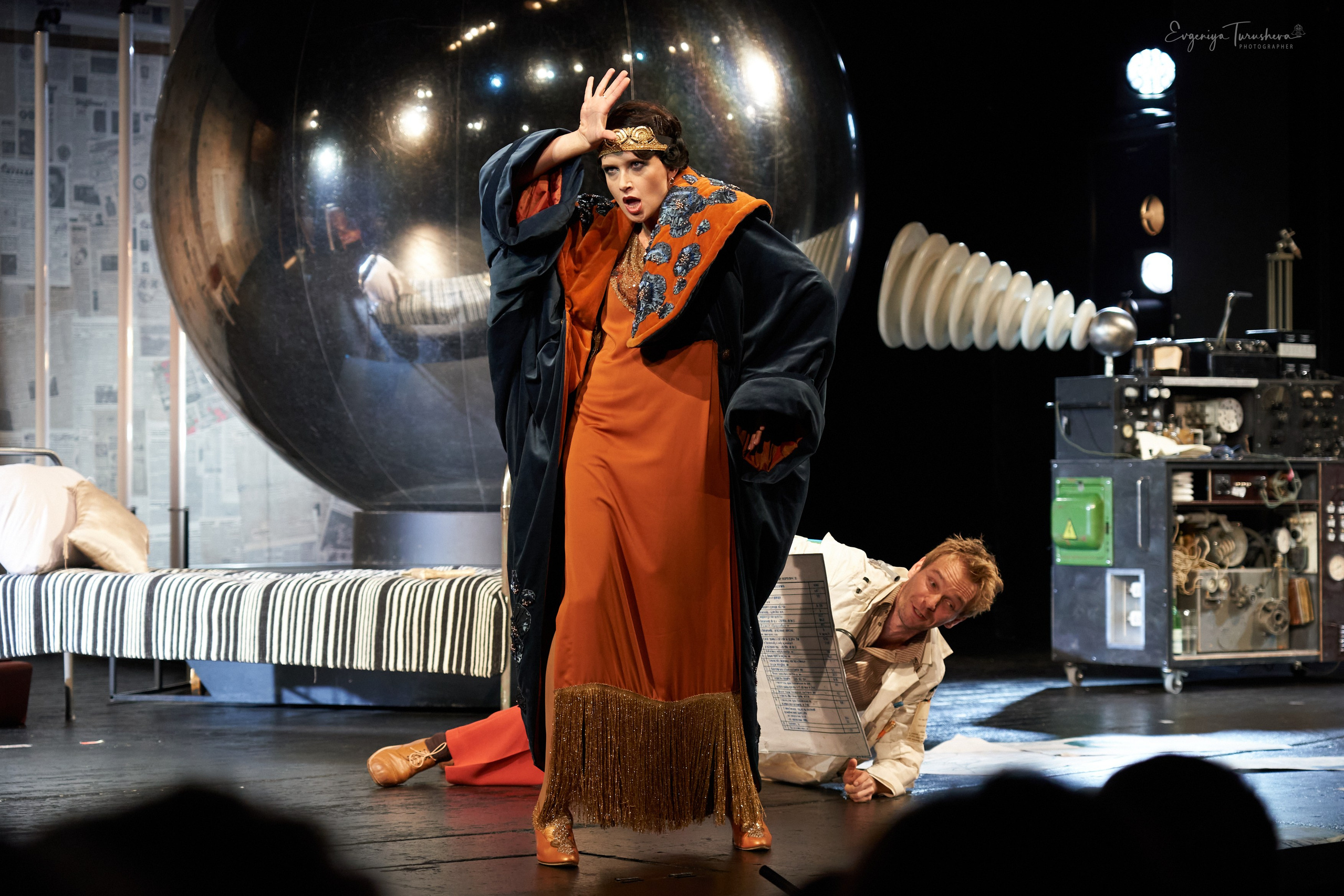 «Иван Васильевич» — премьера, открывшая сотый сезон Театра Сатиры. Фотограф Евгения Турушева