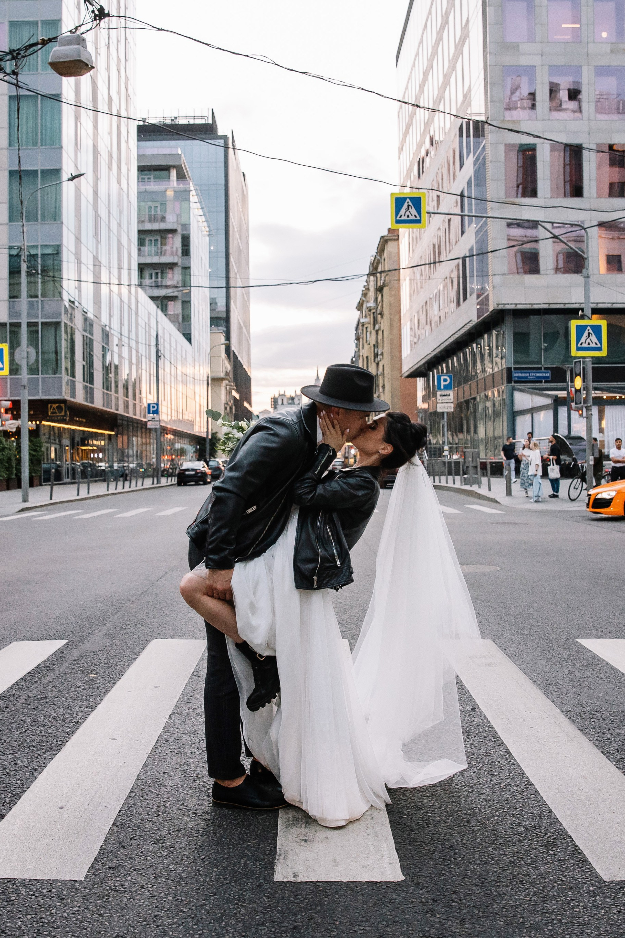 DASHA_ILYA (Moscow never sleeps)