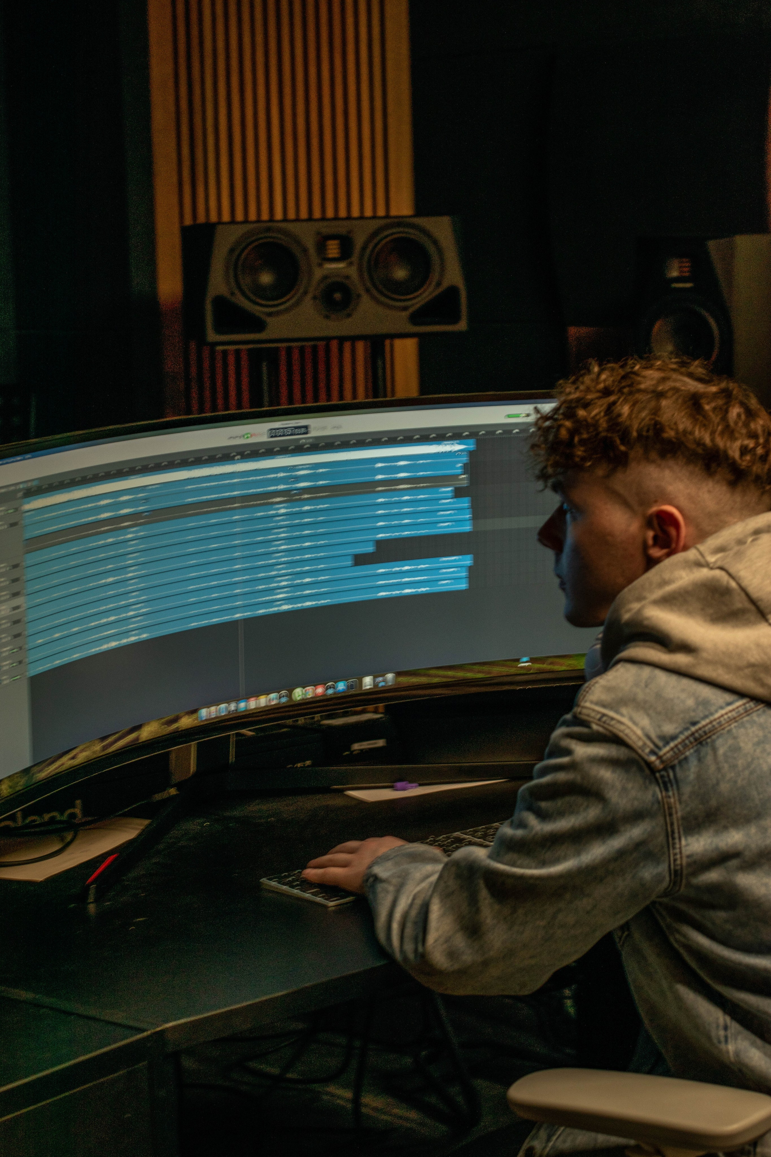 Портретная фотосессия в музыкальной студии. Портретный фотограф в Казани Кодылева Диана