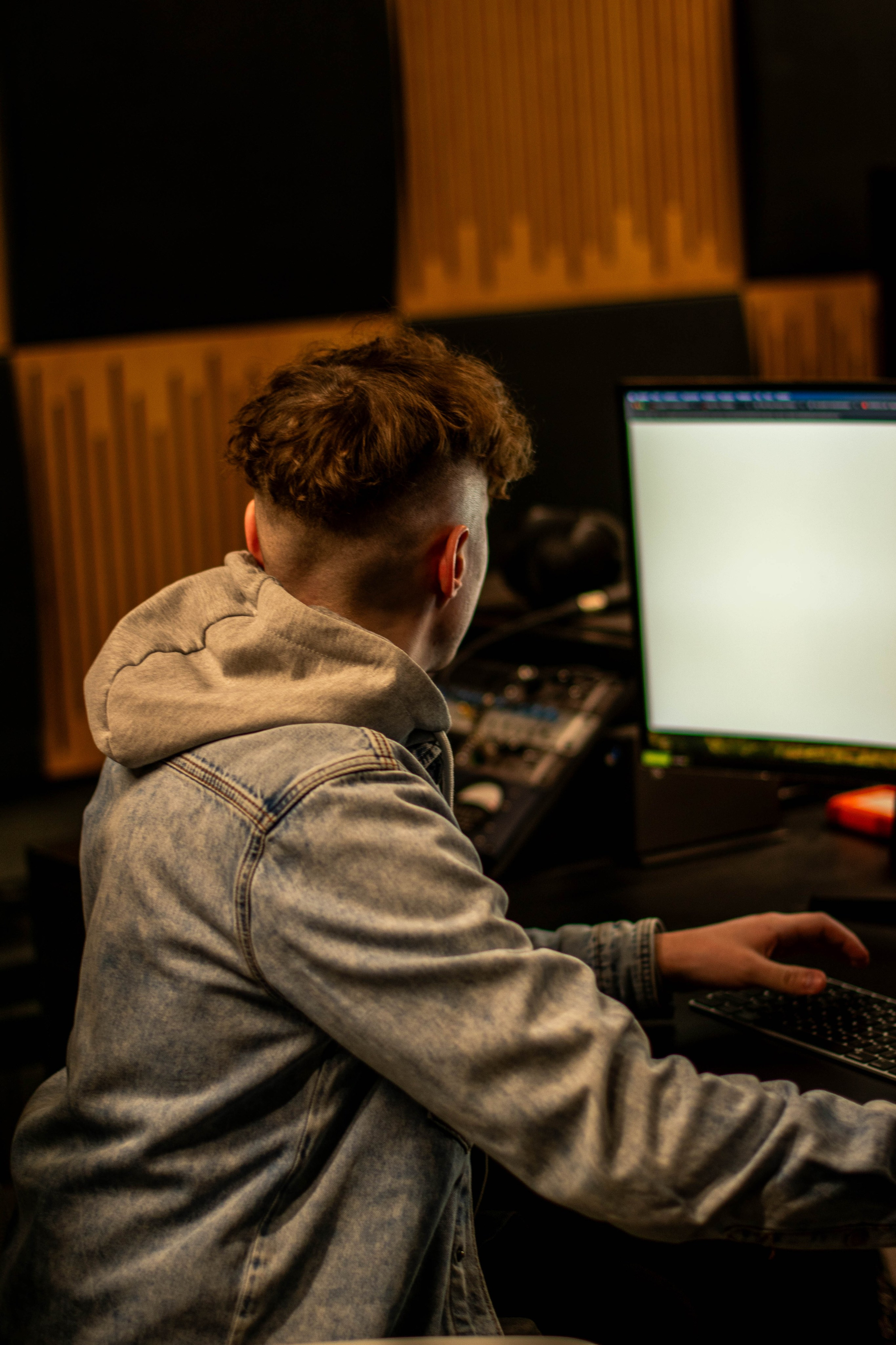 Портретная фотосессия в музыкальной студии. Портретный фотограф в Казани Кодылева Диана