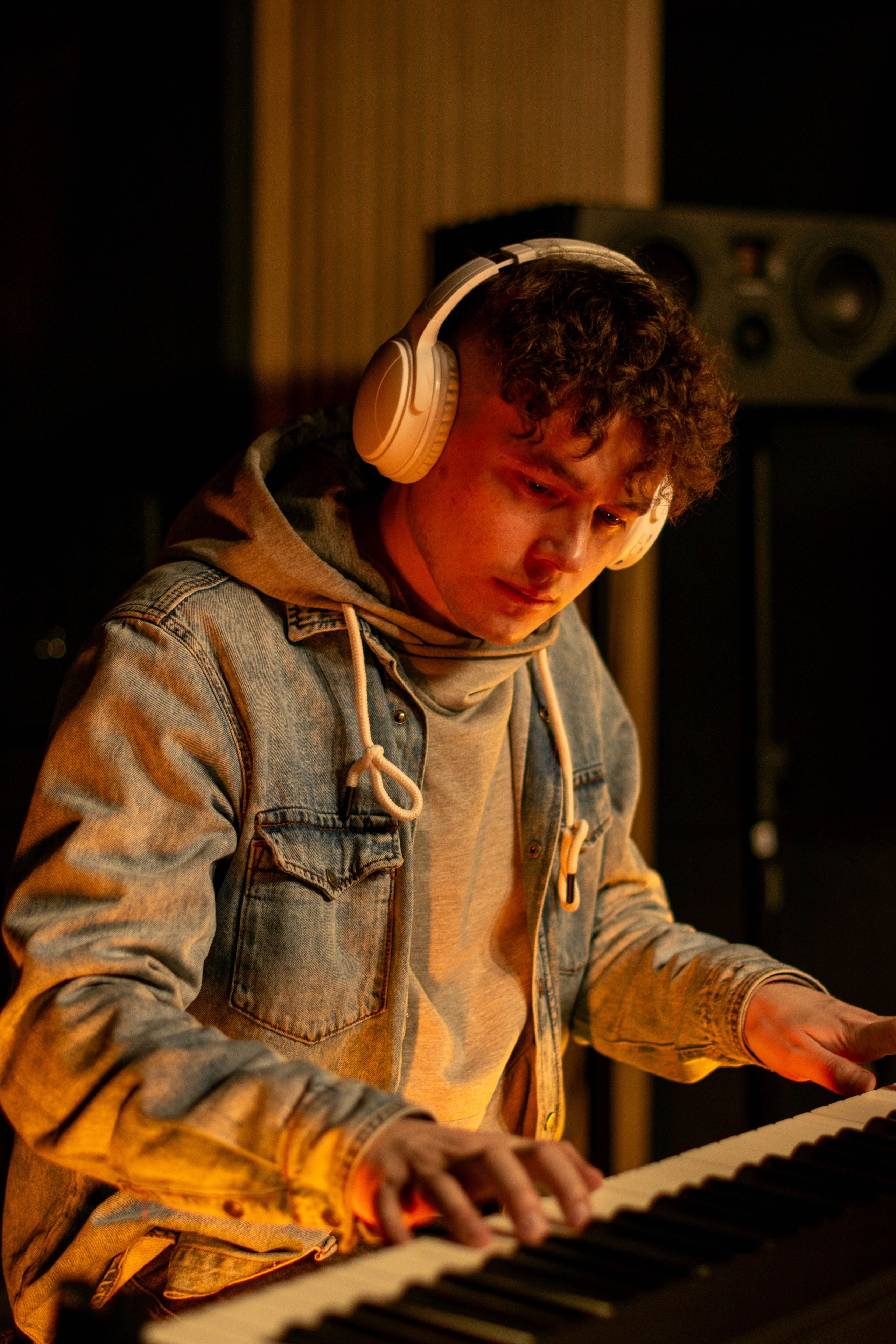 Портретная фотосессия в музыкальной студии. Портретный фотограф в Казани Кодылева Диана