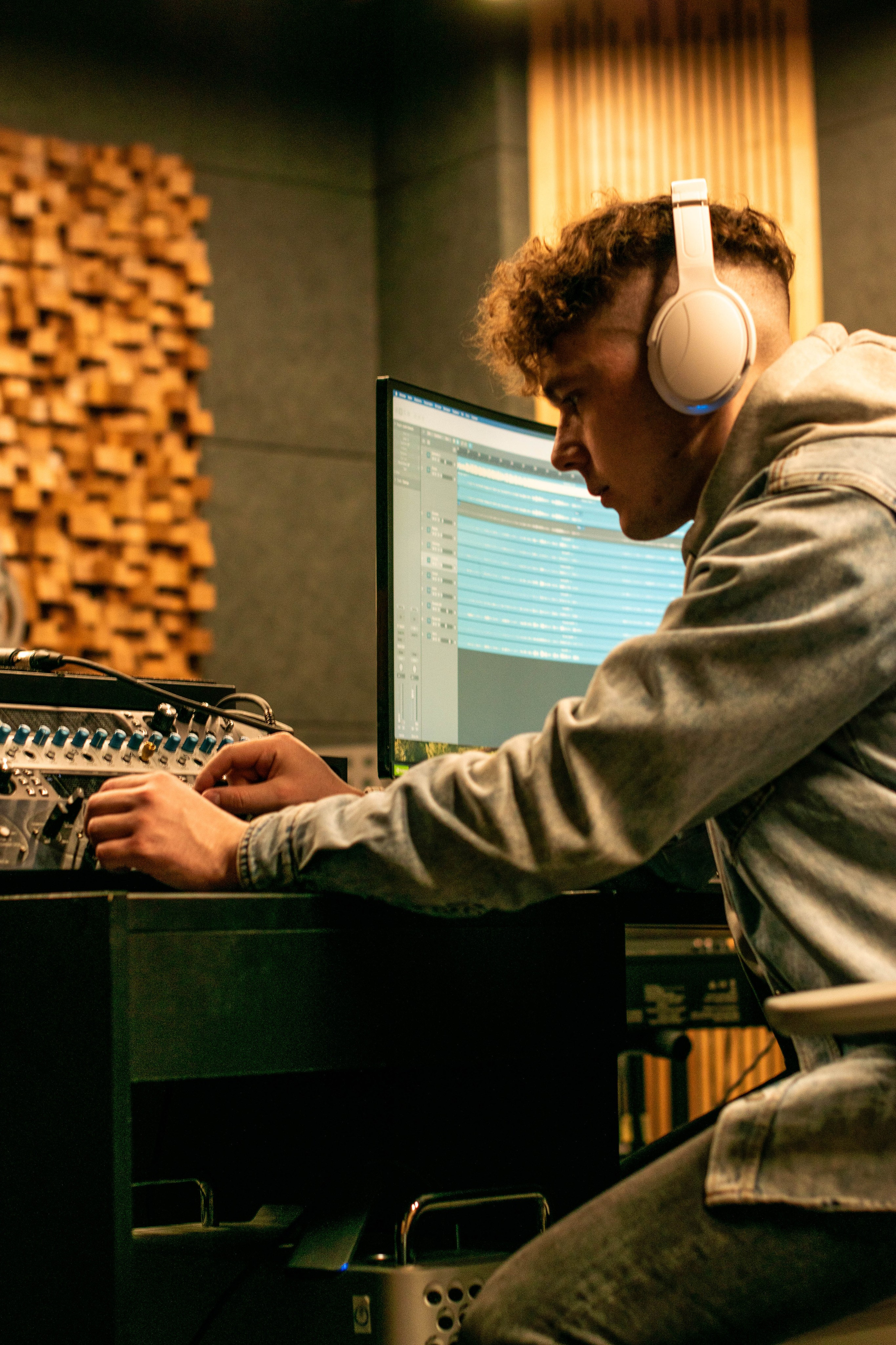 Портретная фотосессия в музыкальной студии. Портретный фотограф в Казани Кодылева Диана