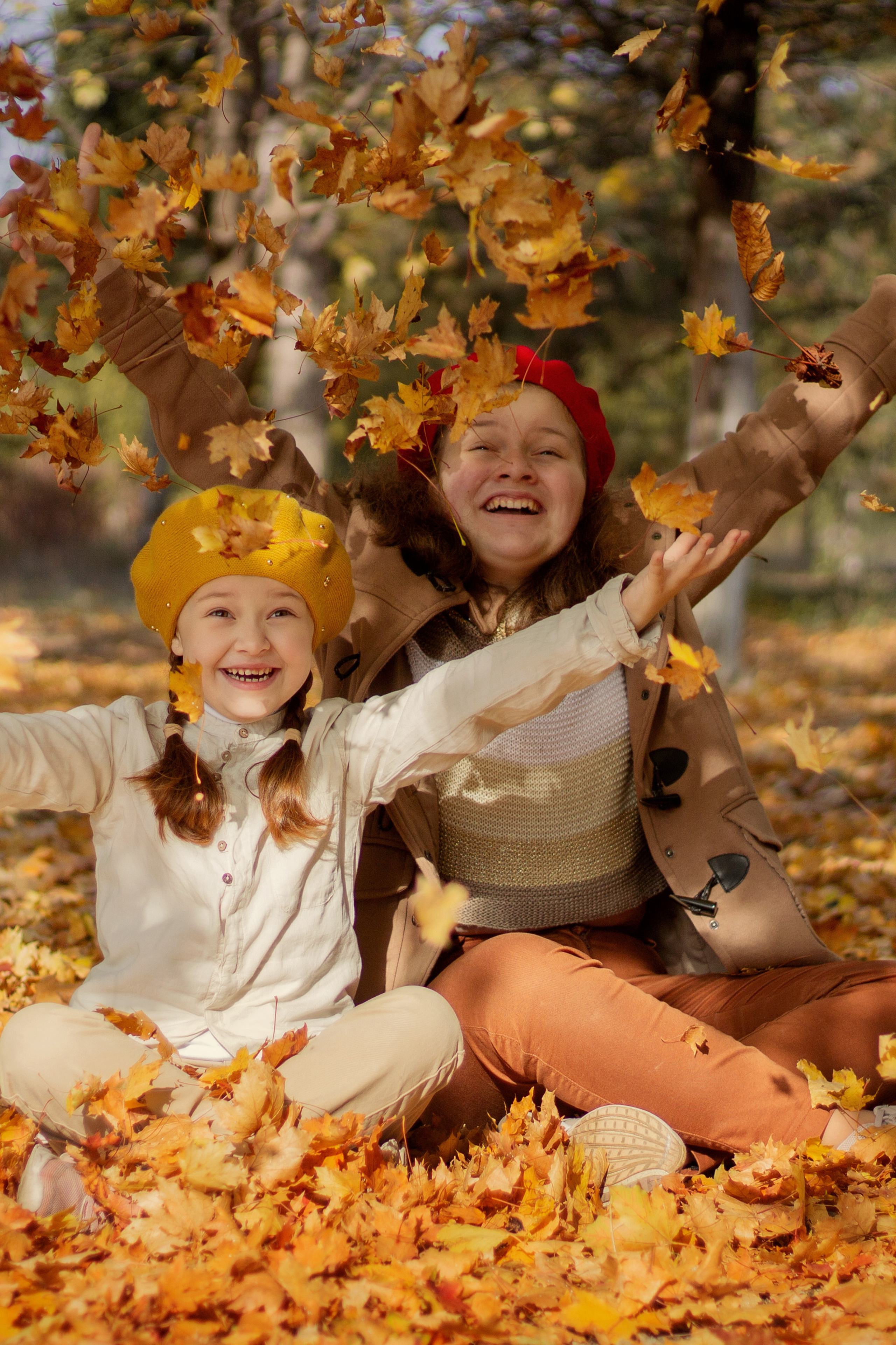 Сестры на осенней прогулке, Сапун-гора