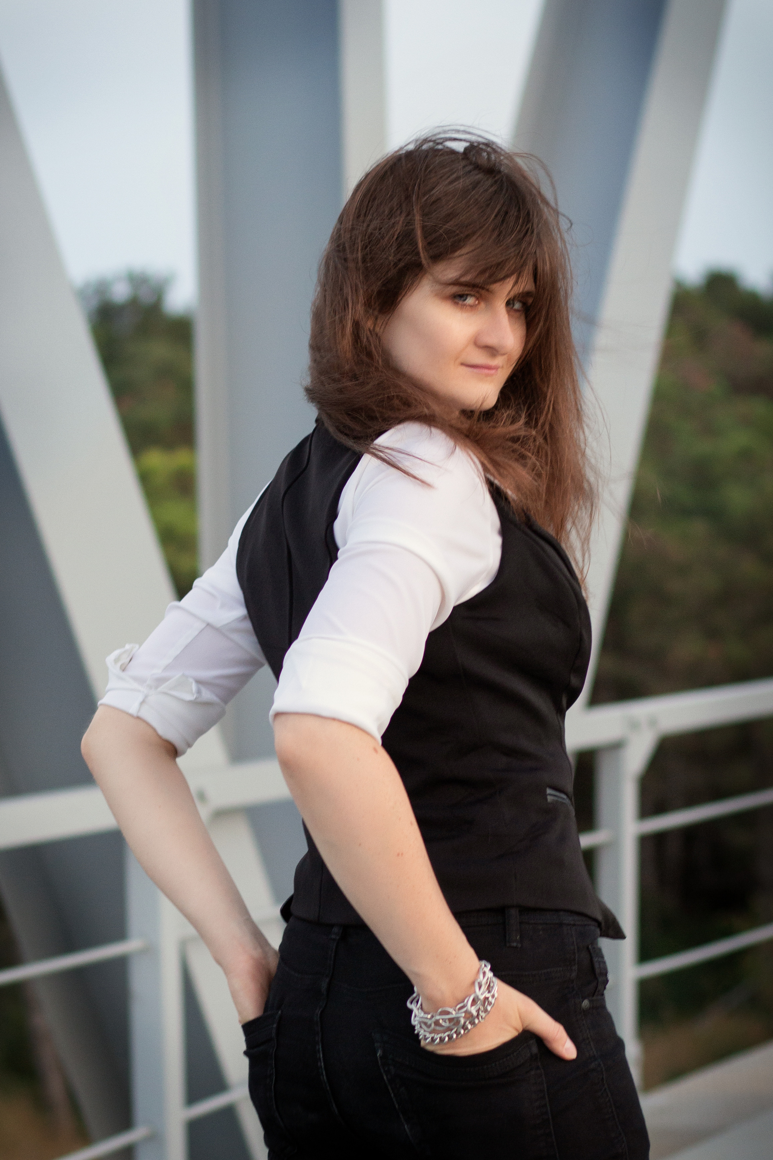 РОковая Марина, съёмка на&nbsp;мосту