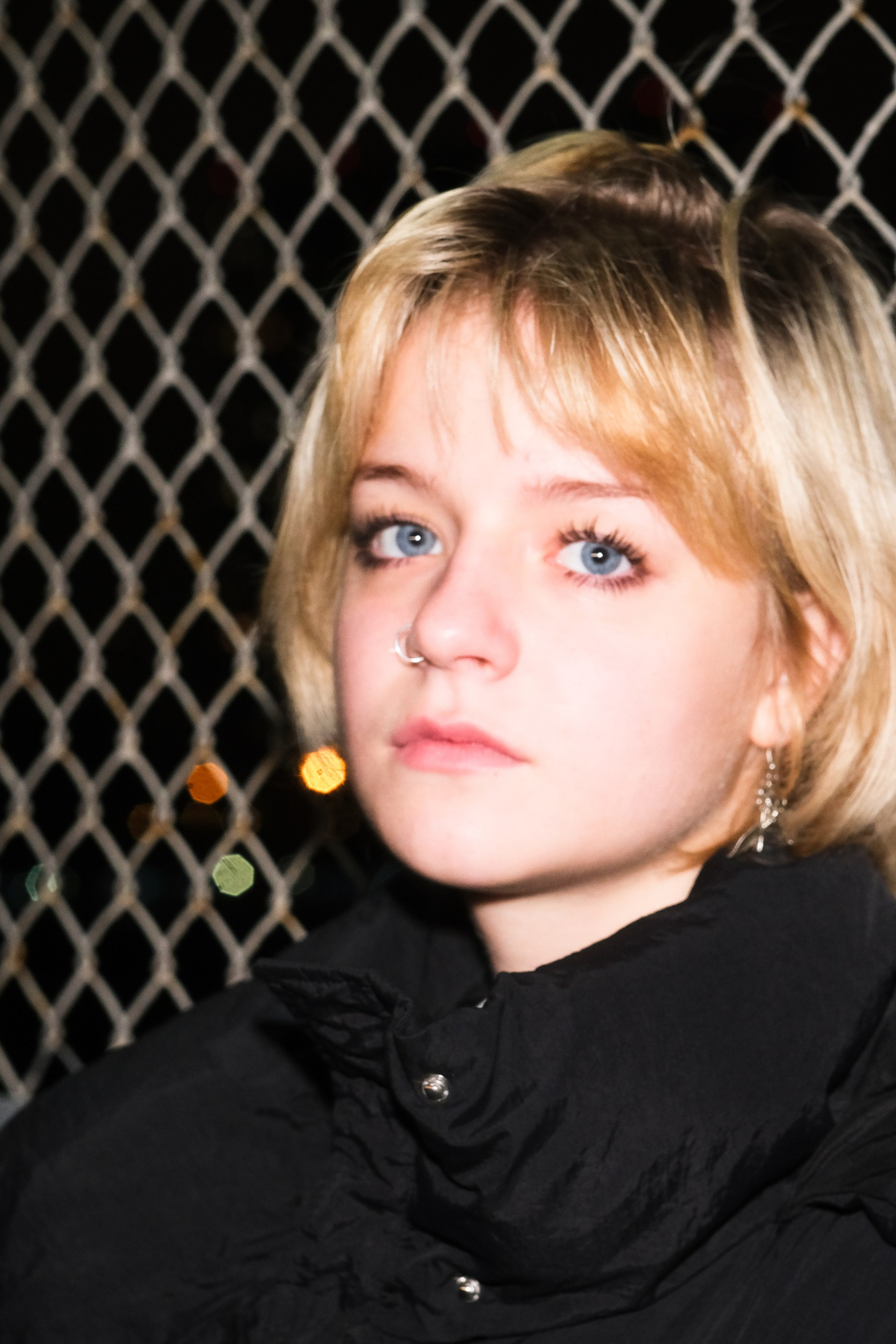 Кристина у электричек