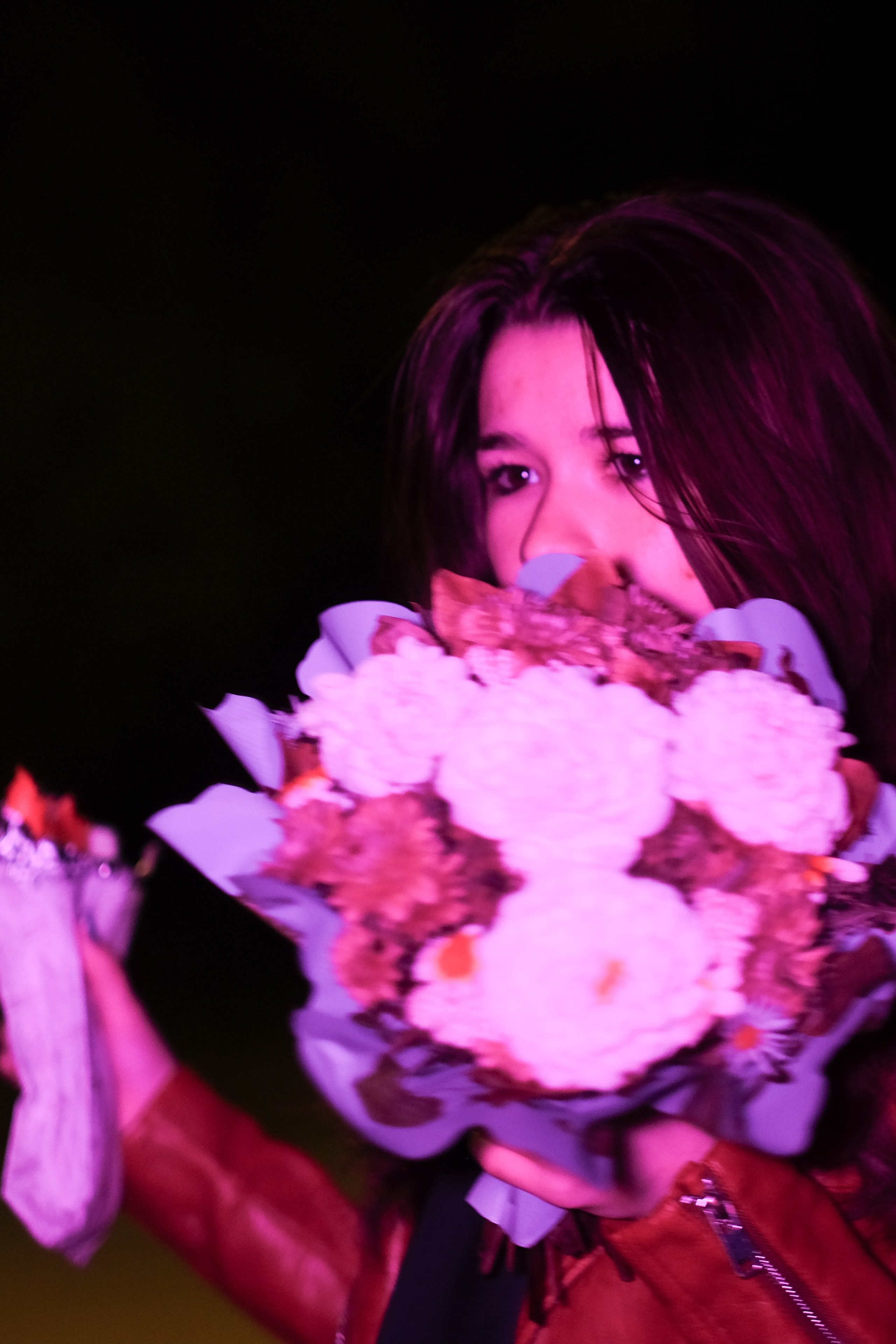 александра в красном