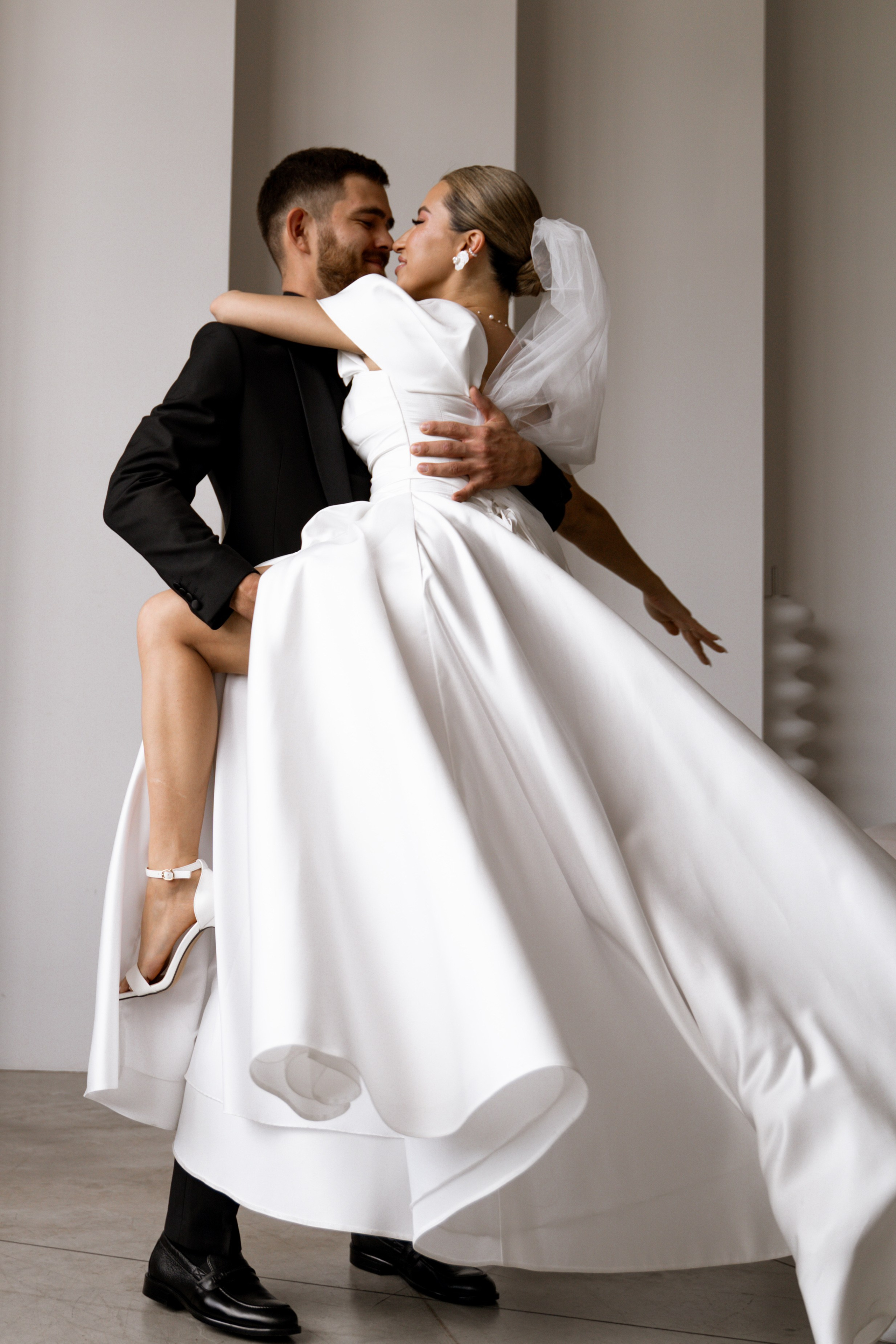 Свадебная фотосессия в студии Челябинска