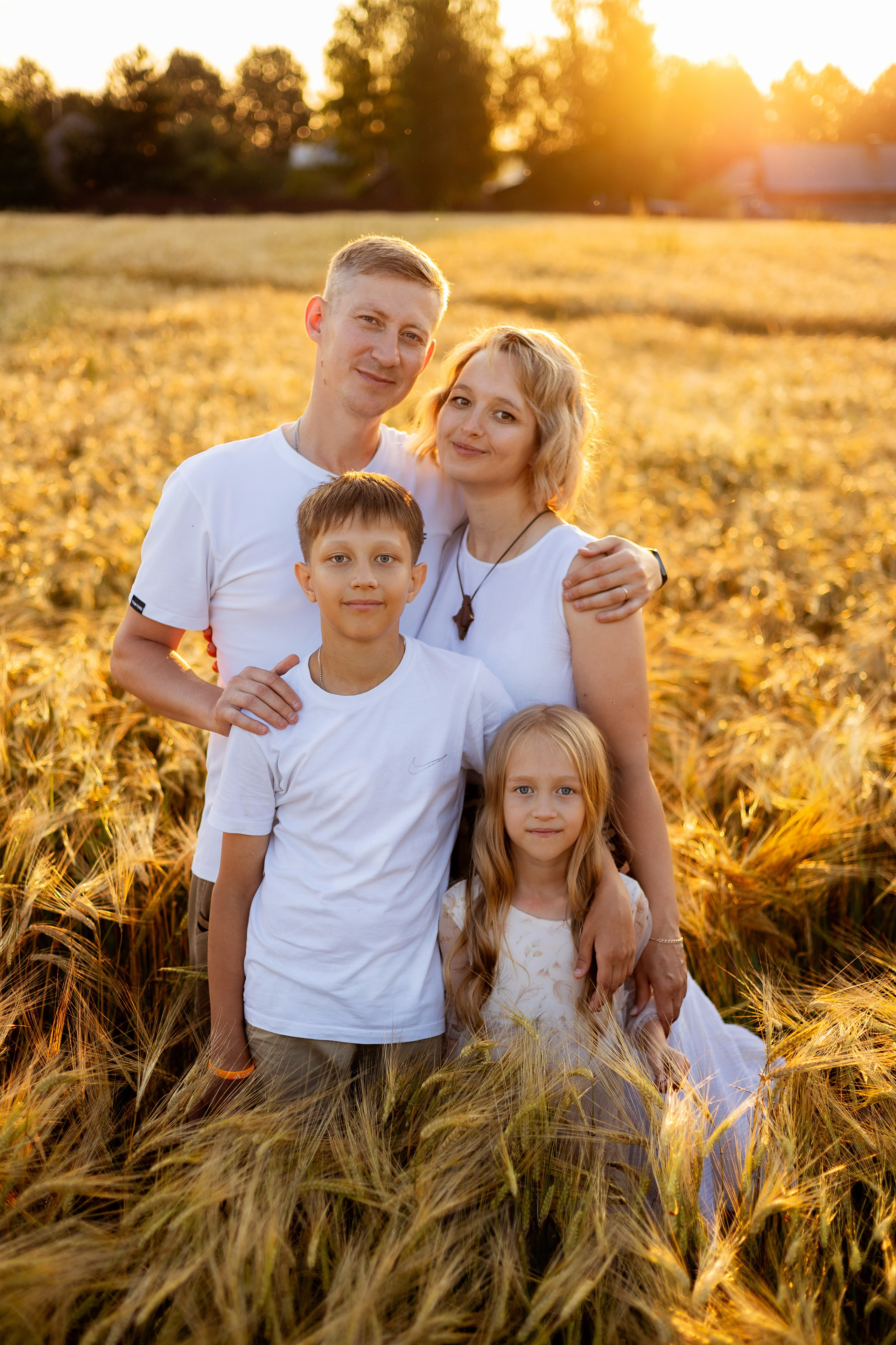 Семейная съемка в пшенице