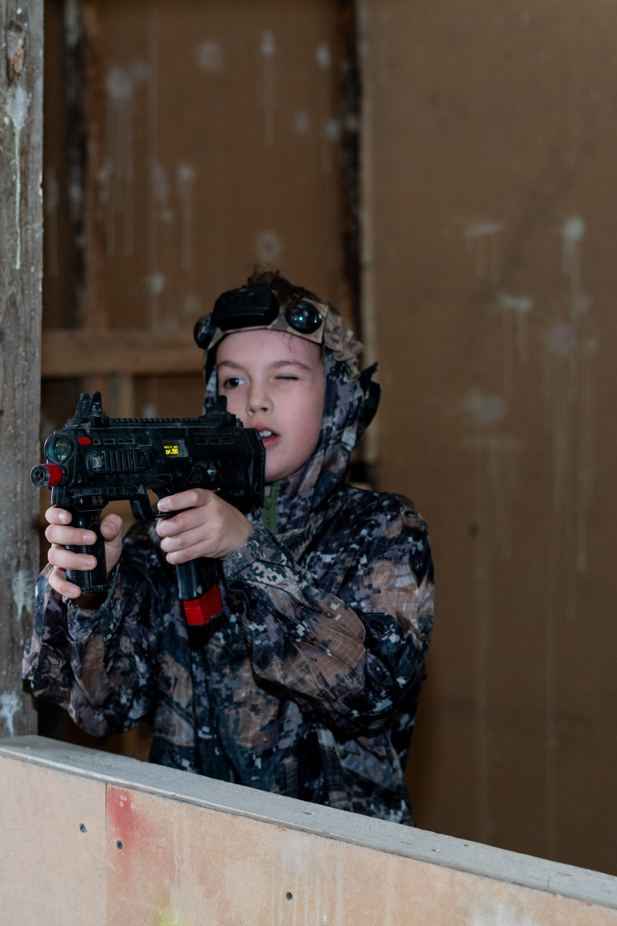 Лазертаг, Косте 10 лет