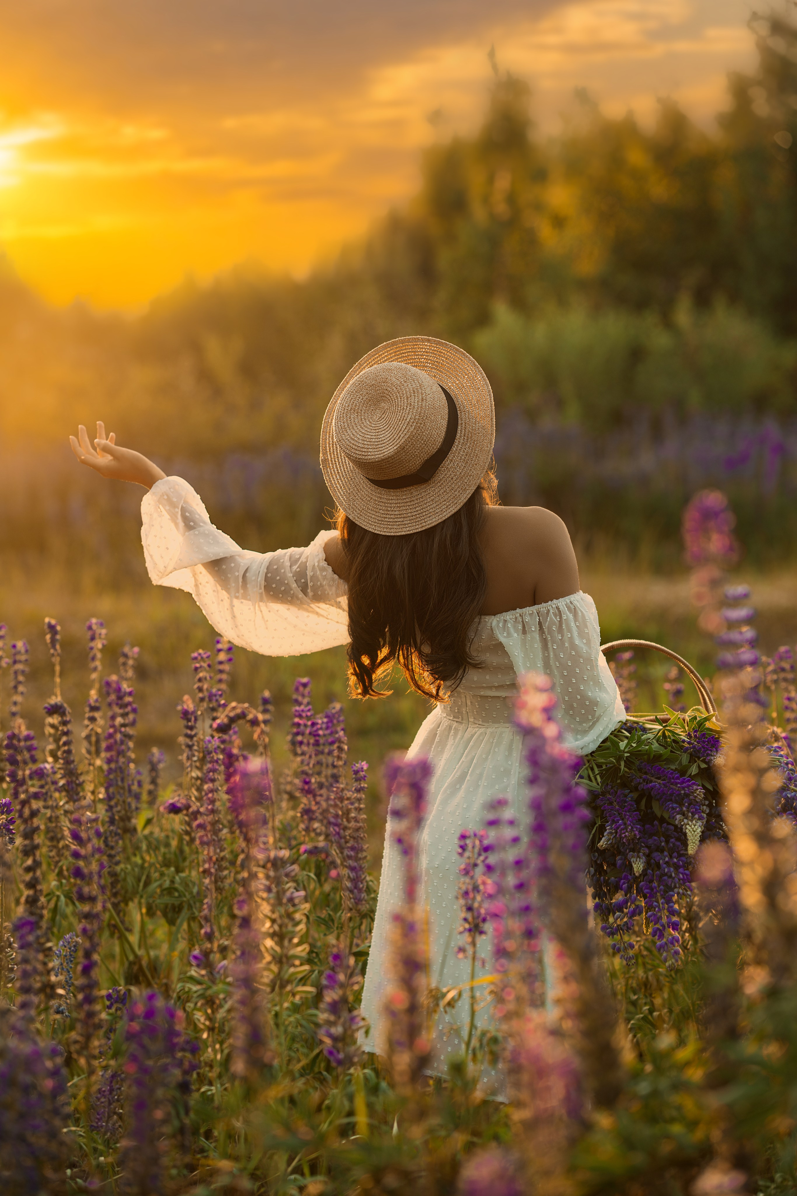 Валерия в люпинах