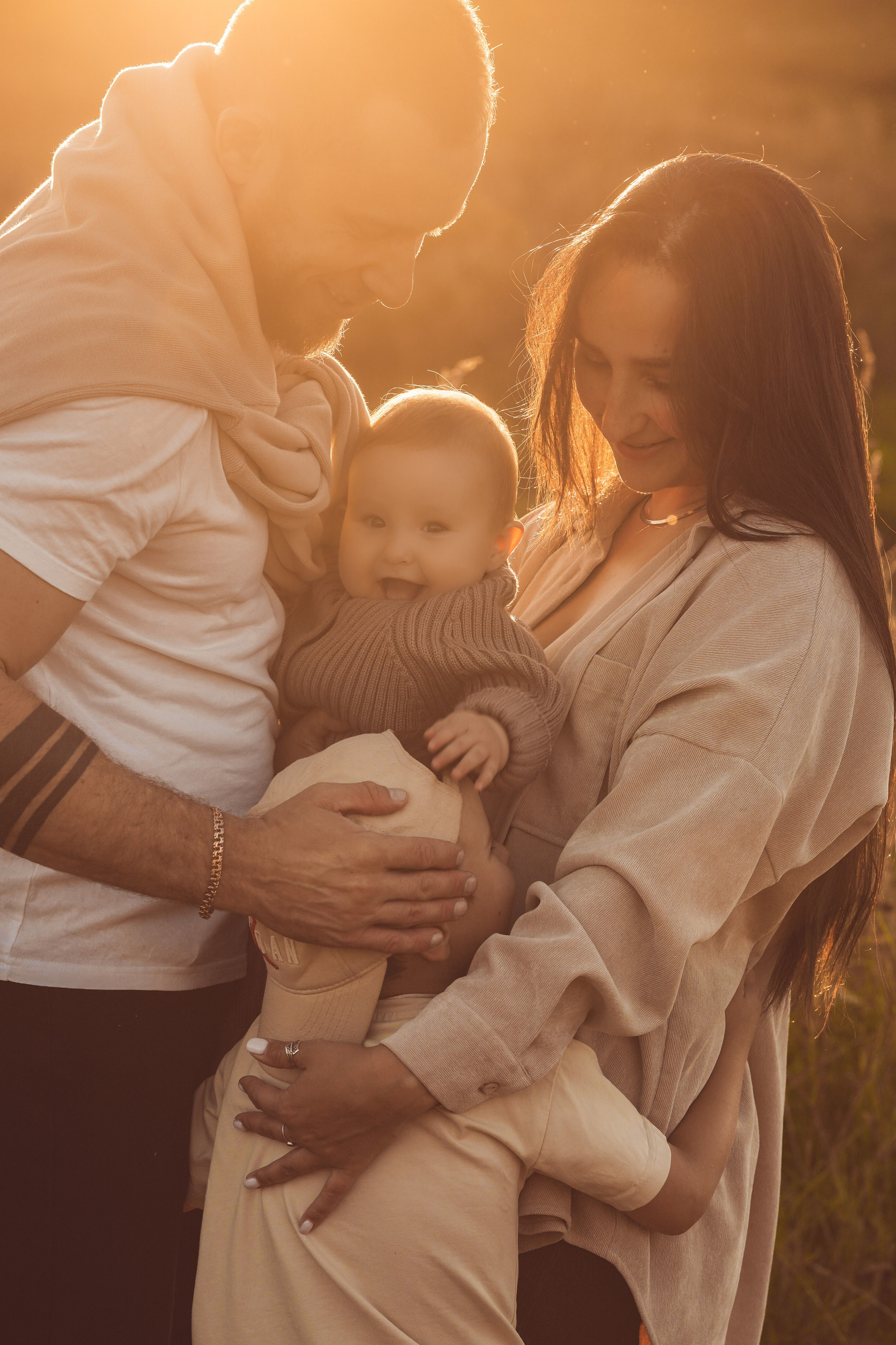 Семья Тони и Саши на закате