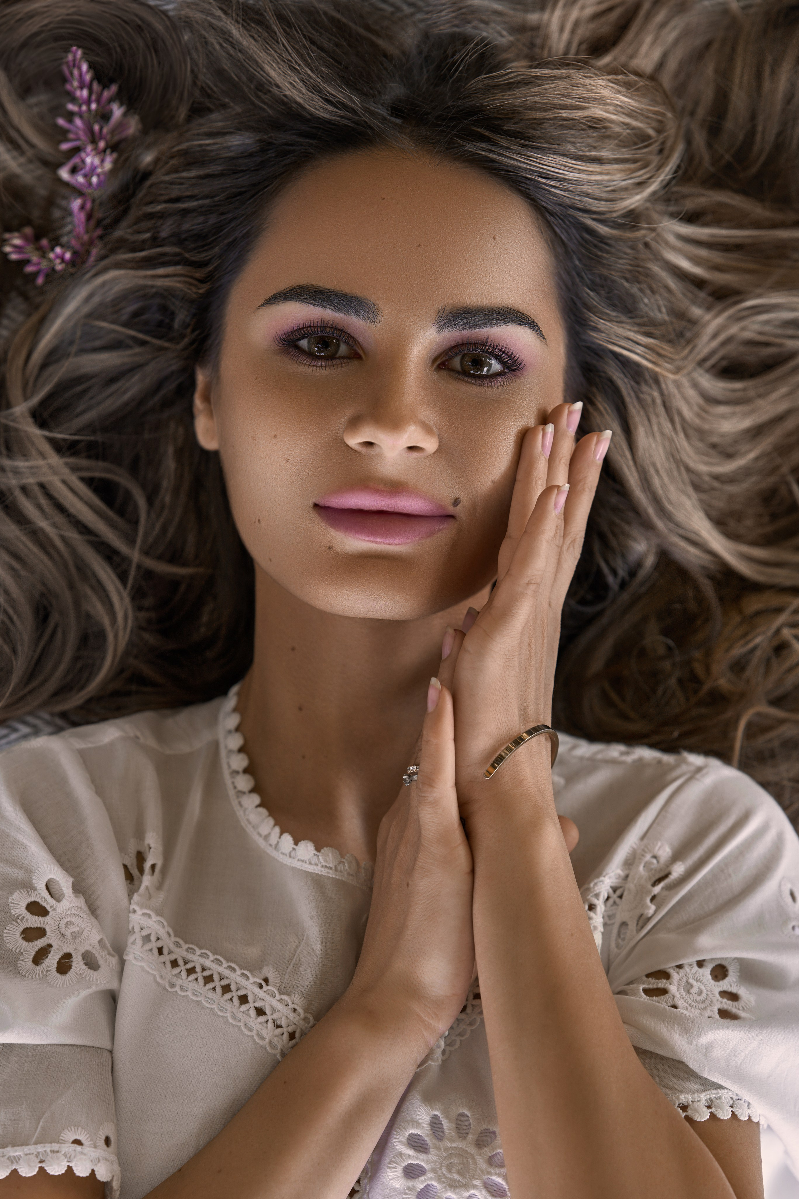 Нежная Динара в сирени