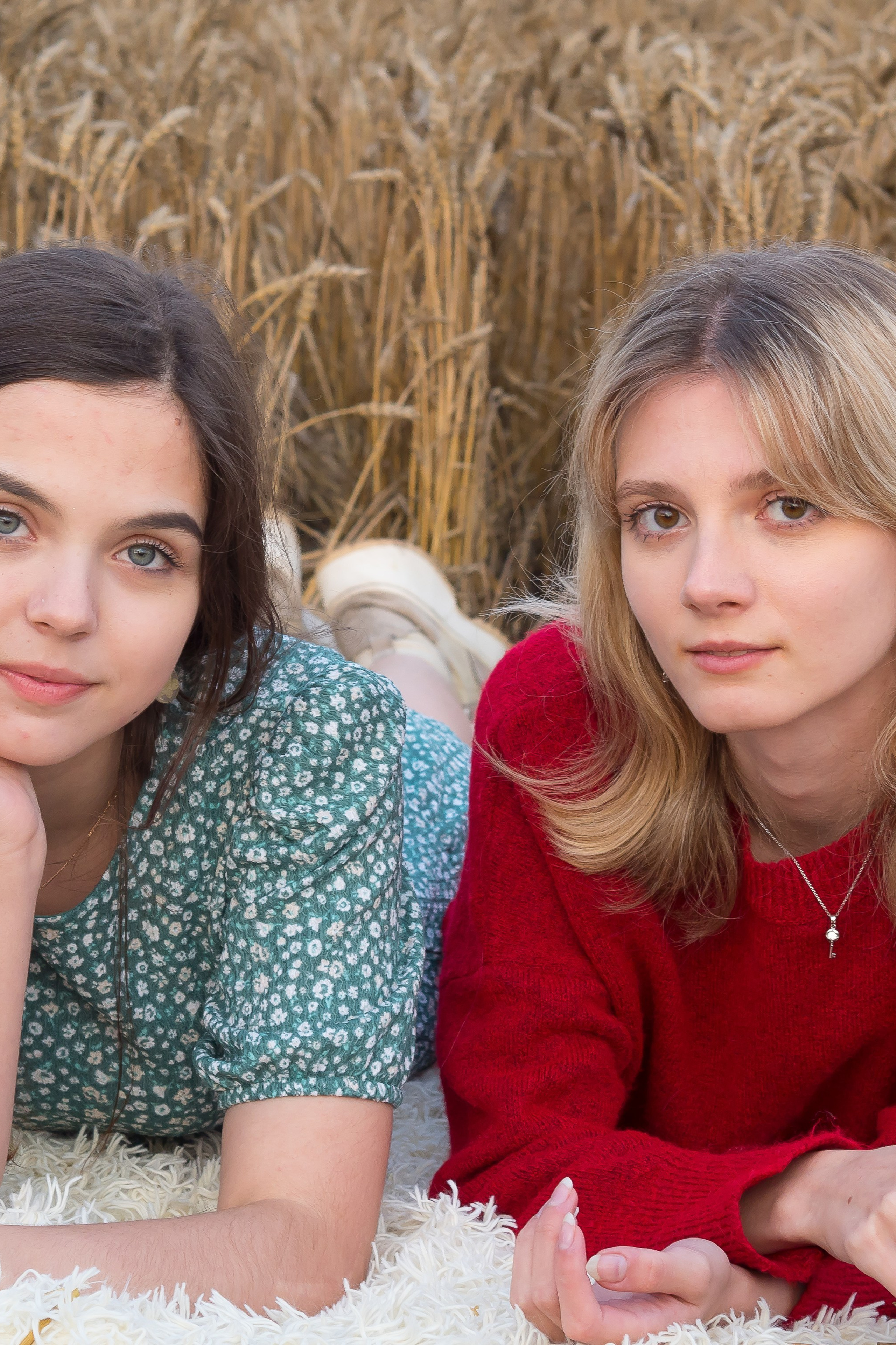 Летняя съемка двух подруг