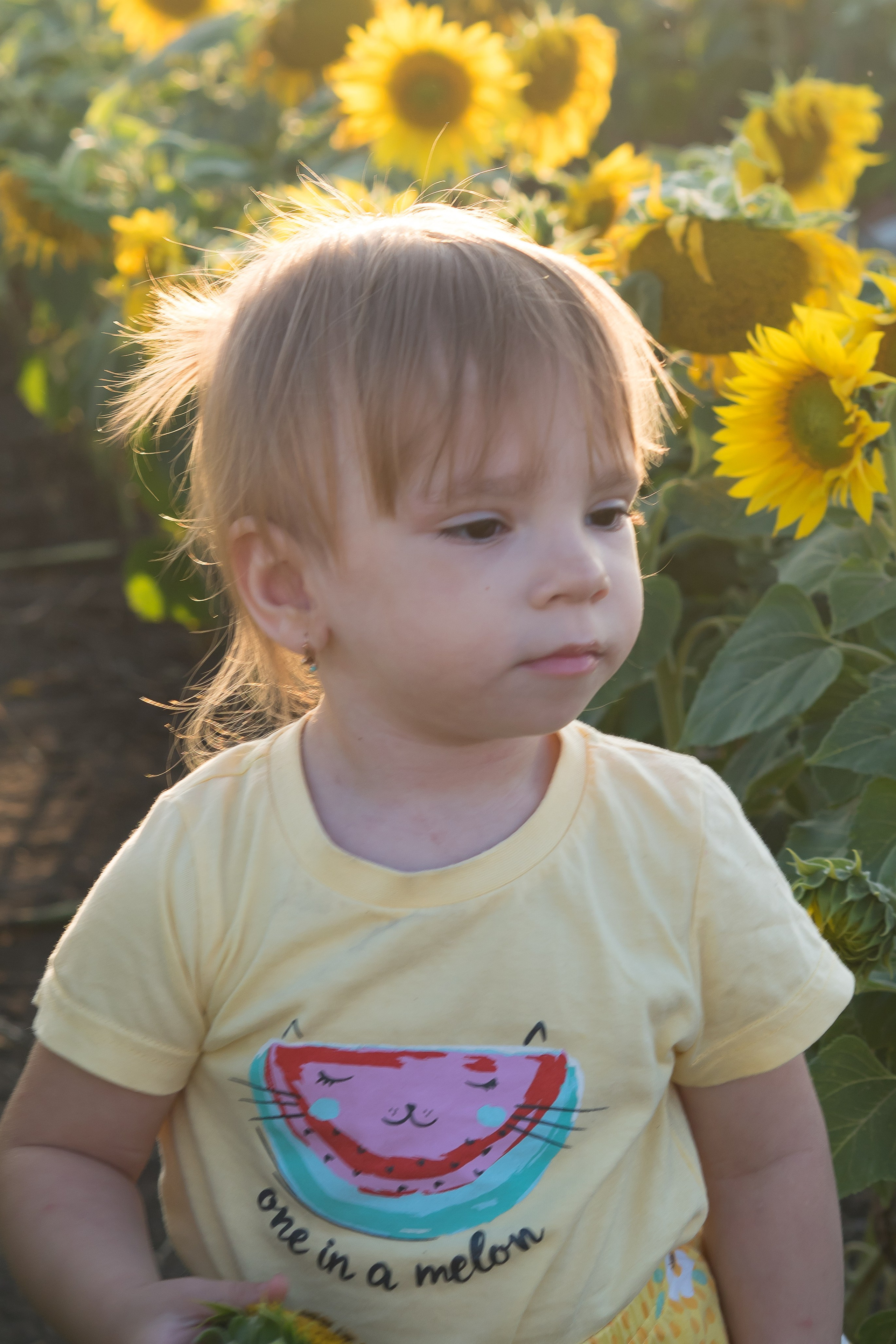 девчушки в солнечных цветах