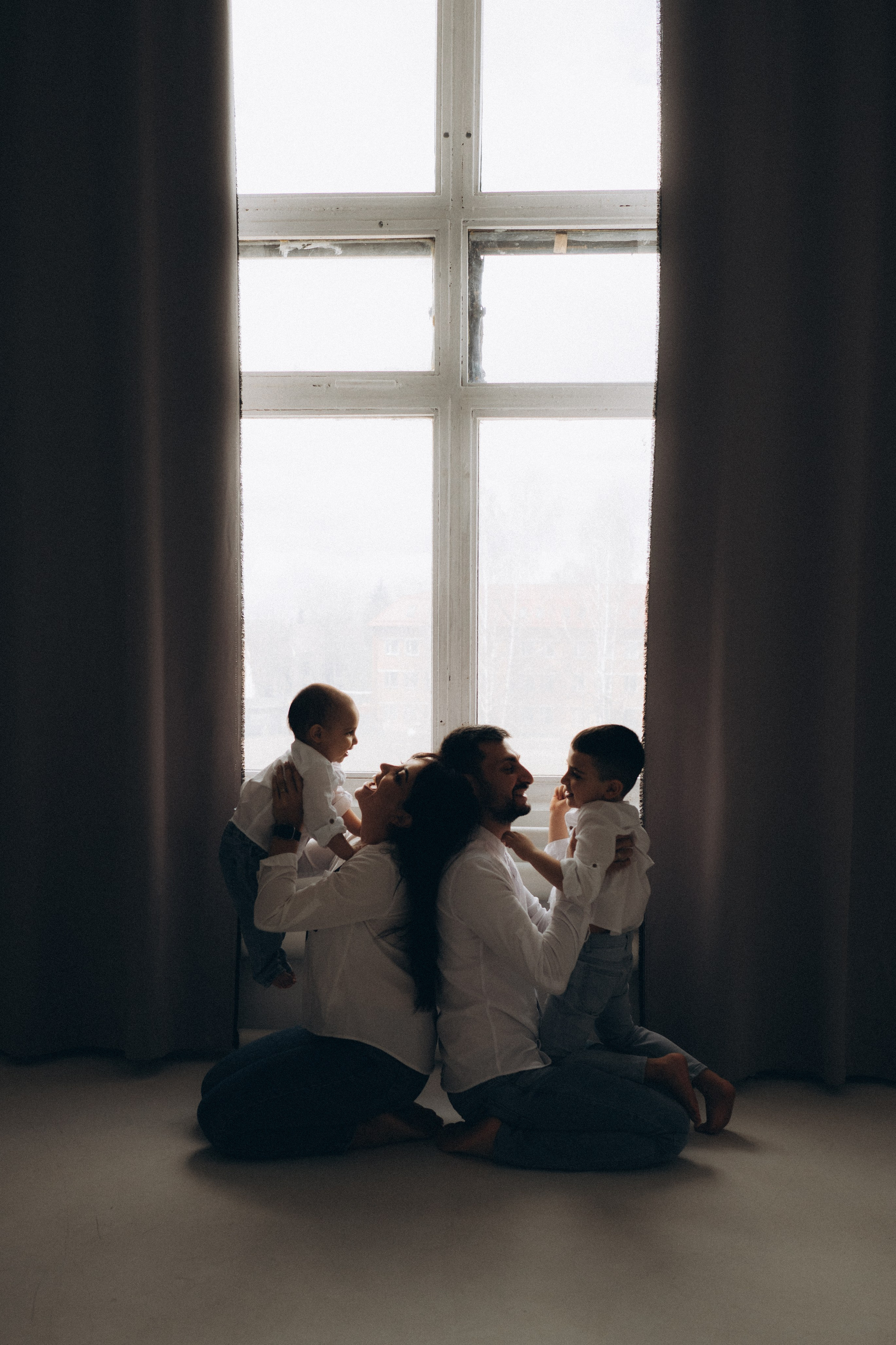 Мнацакан, Сюзанна, Рафаэль и&nbsp;Микаэль