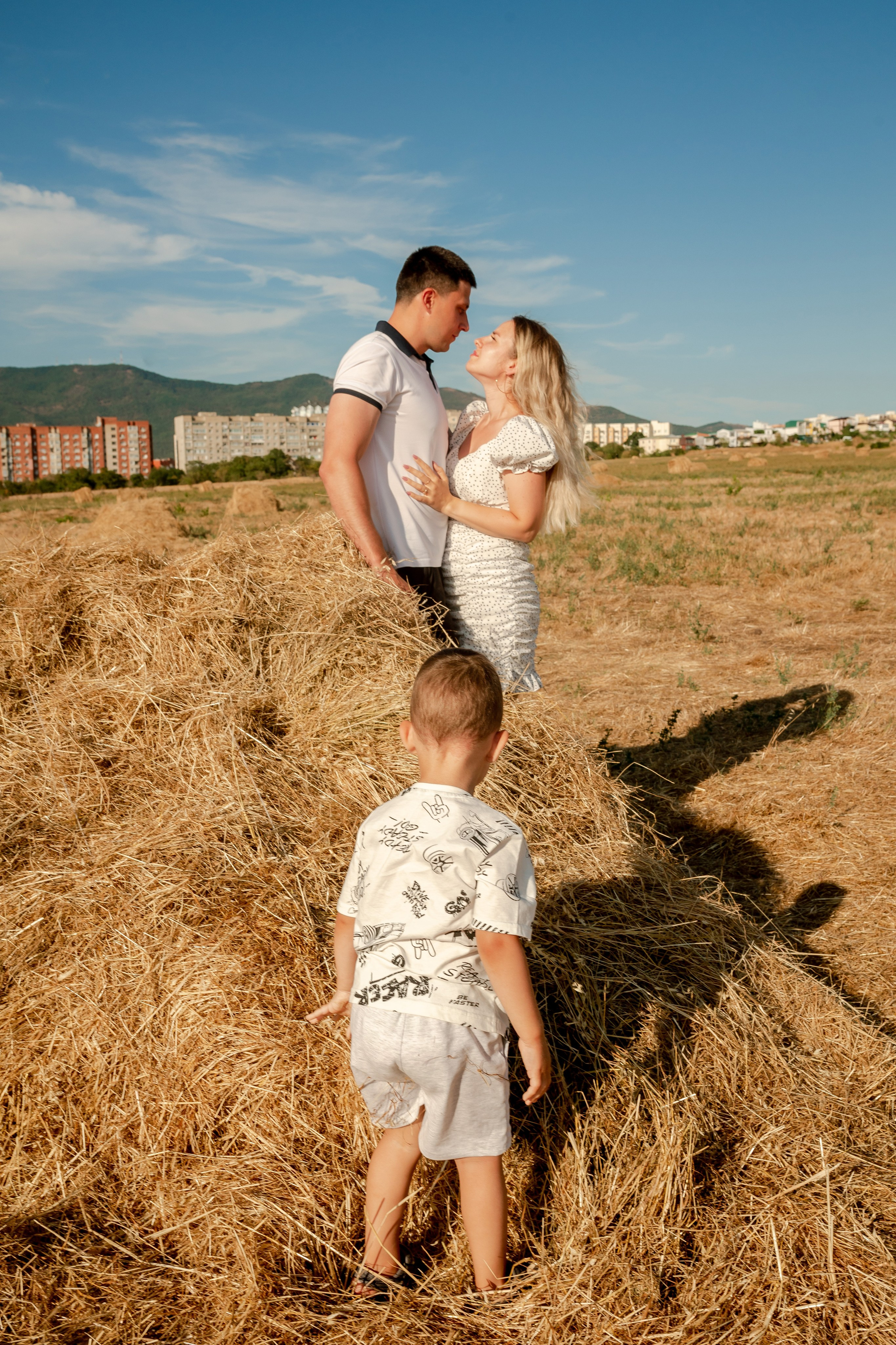 Оксана с детьми. Фотограф в Геленджике, Архипо-Осиповке, Абрау-Дюрсо, Кринице Виктория