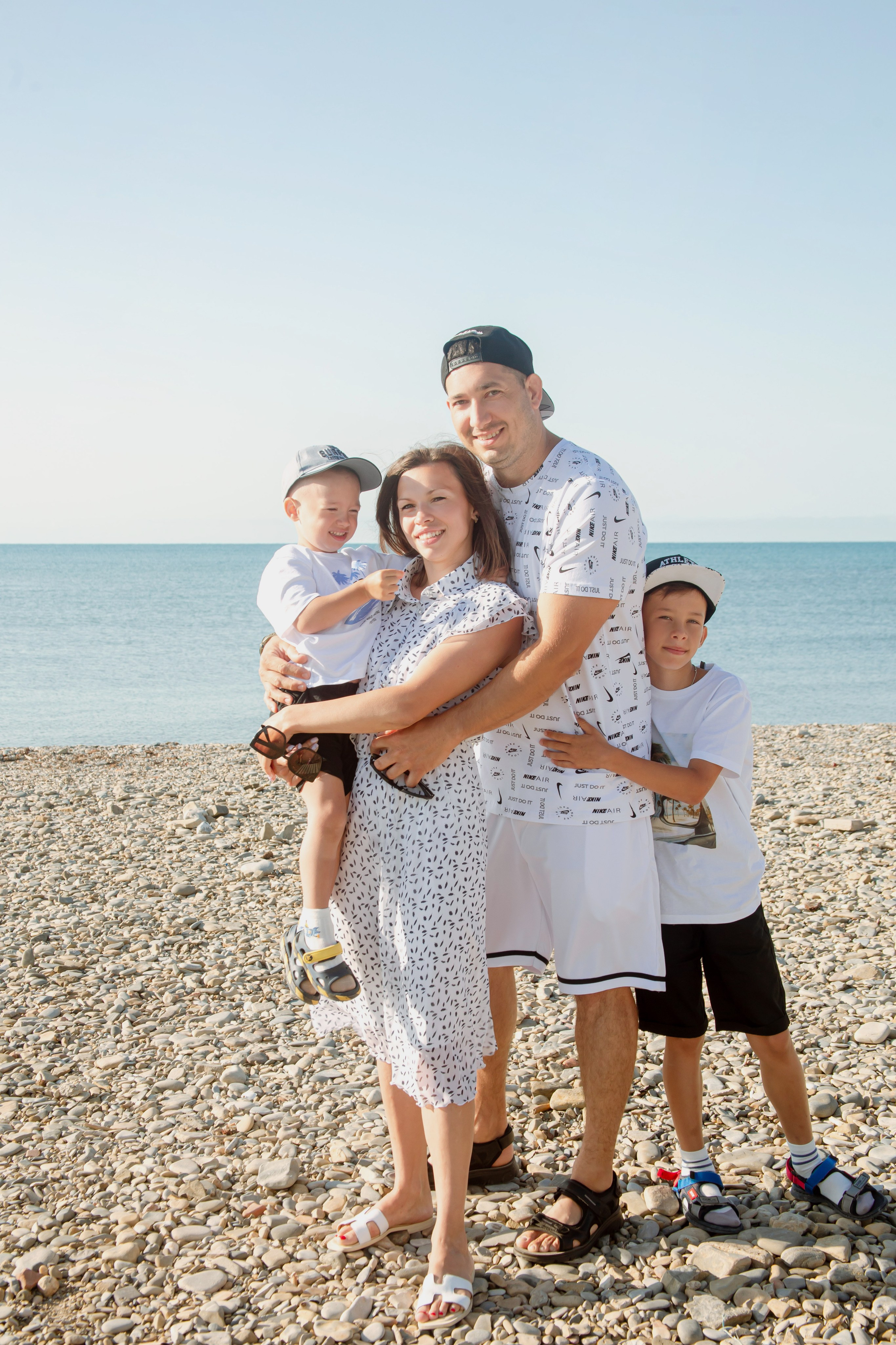 Елена и Алина с семьей. Wedding and family photographer in Gelendzhik Victoria Balashova