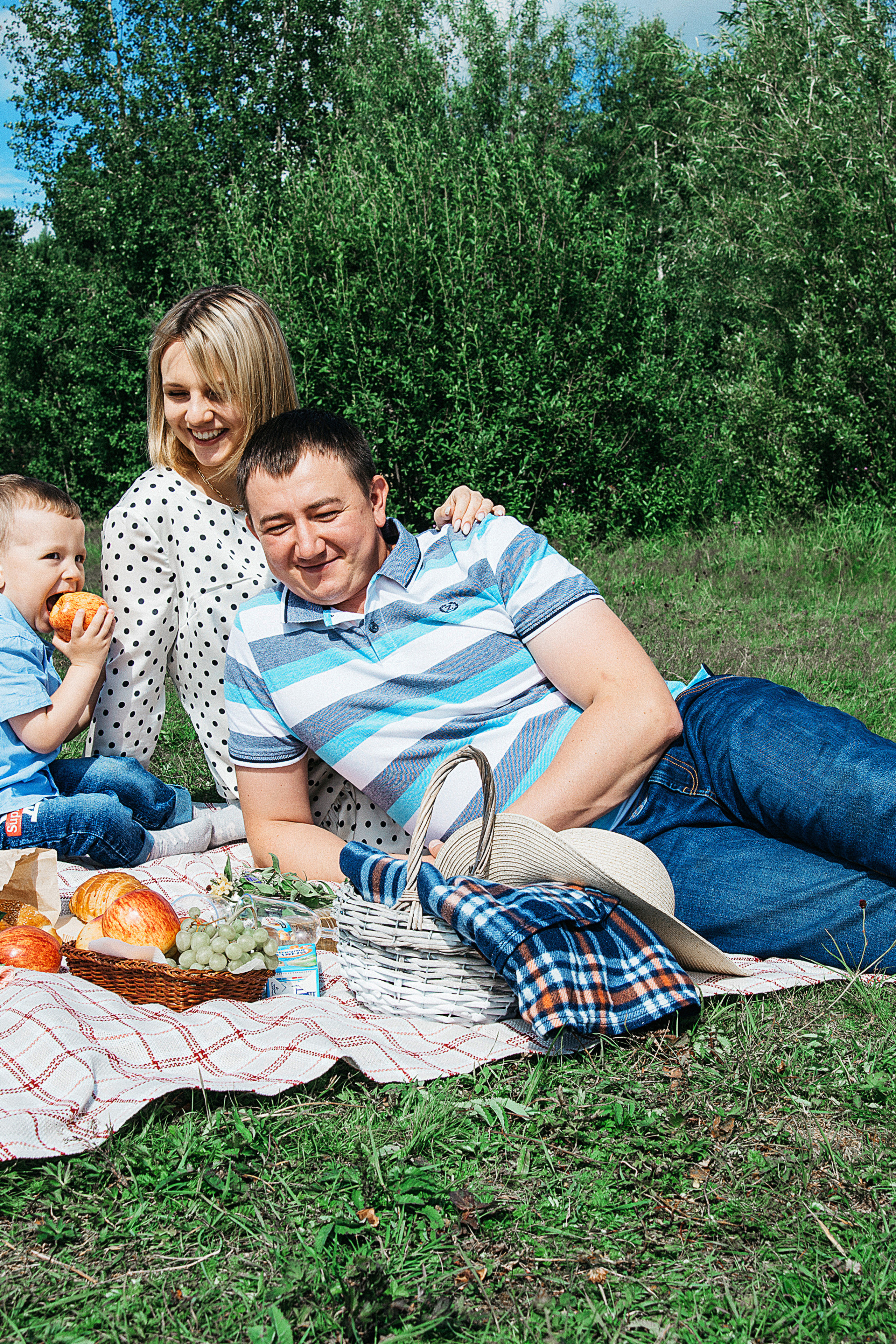 Алина устроила пикник для семьи