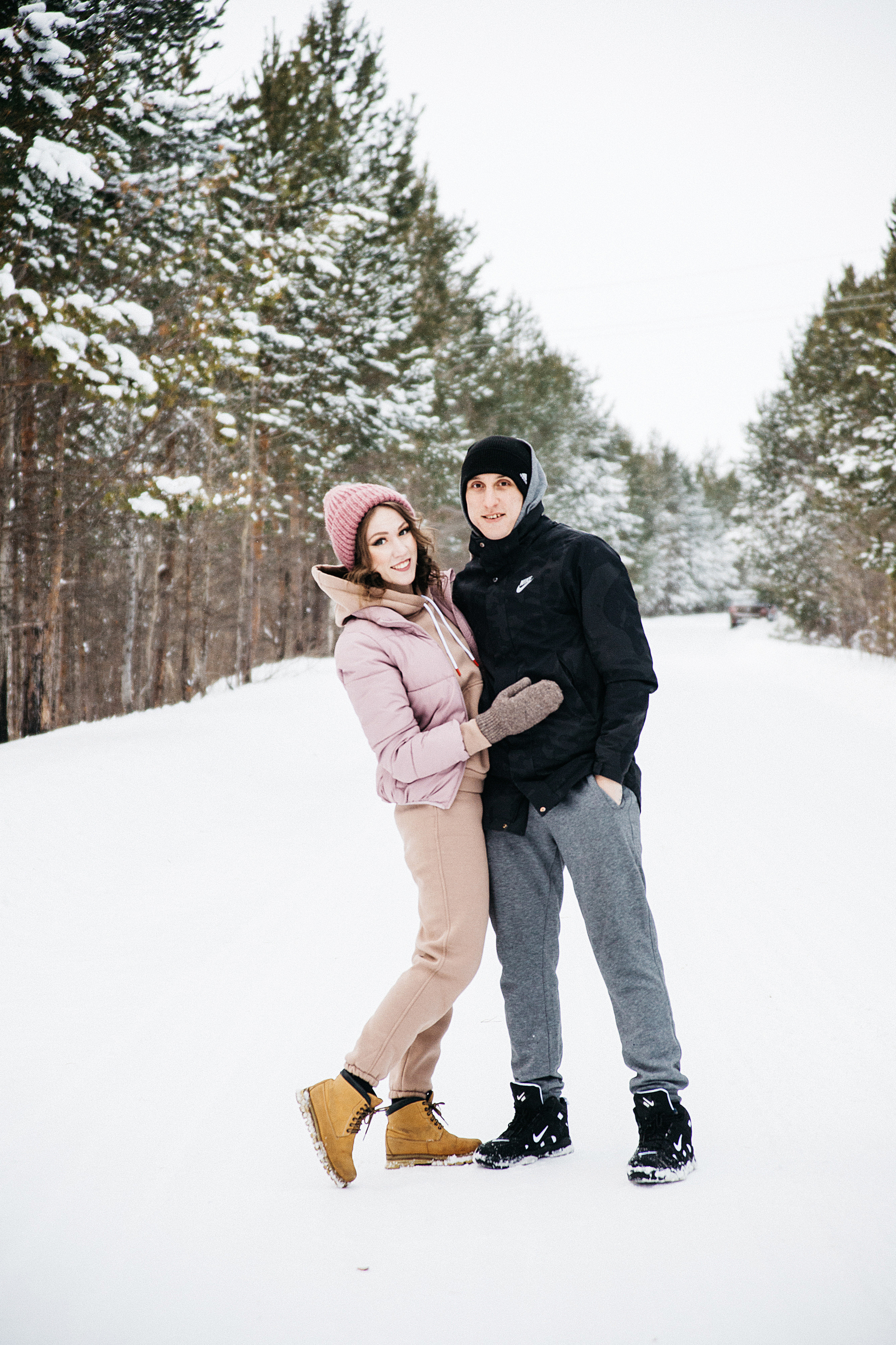 Женя и Анна прогулка по лесу