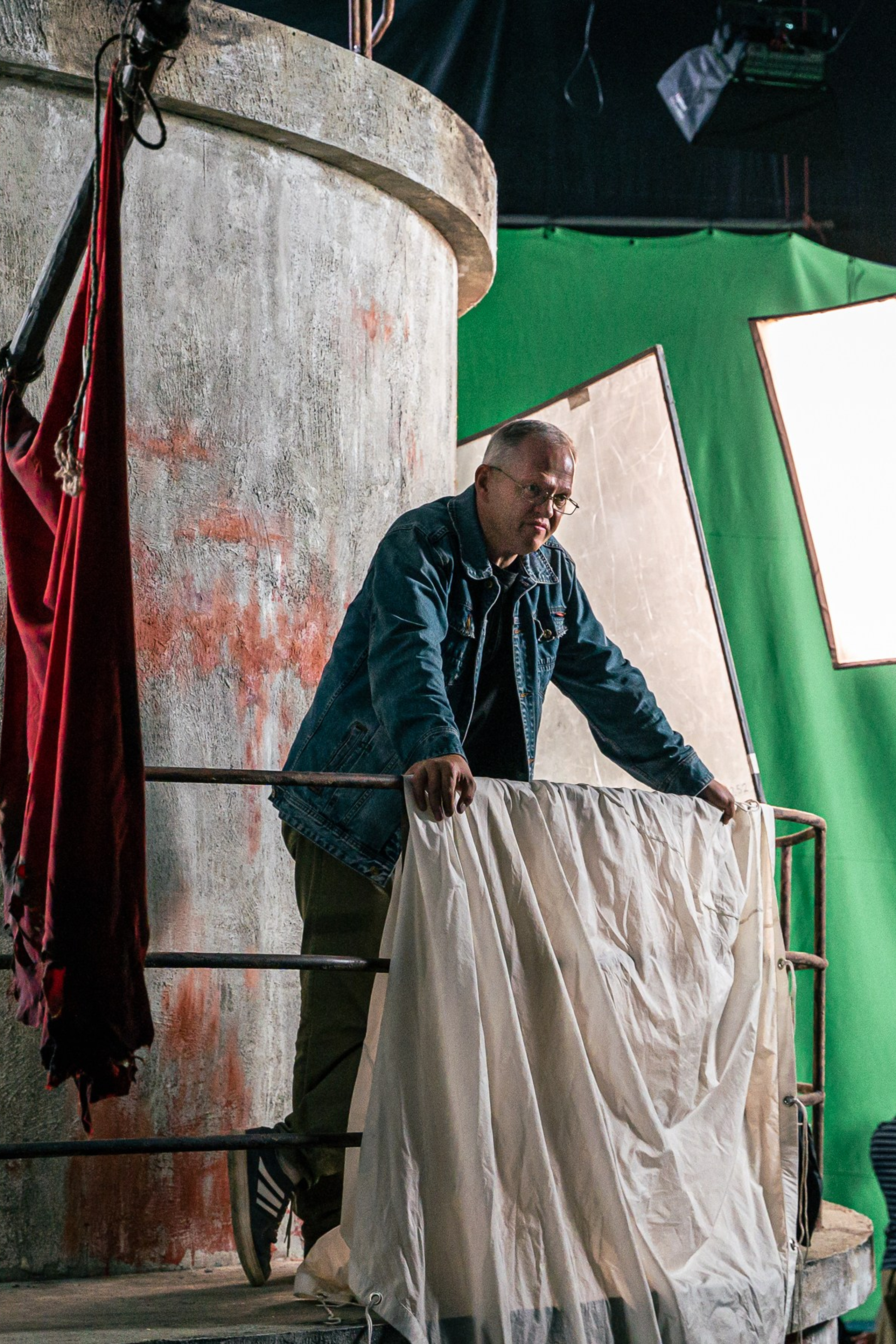 В павильоне