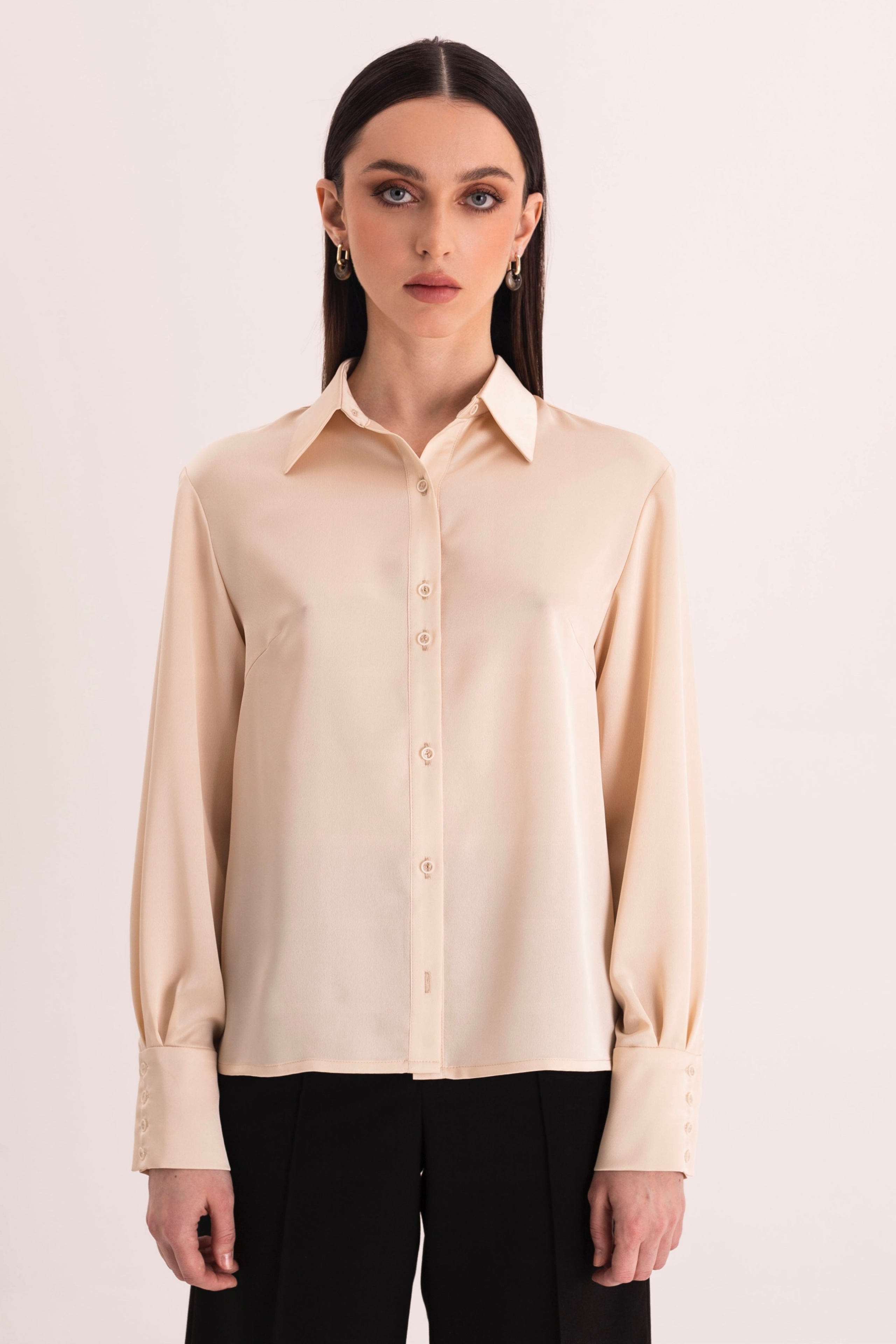 Каталог моделей девушек, женщин. Предметная фотостудия AURA