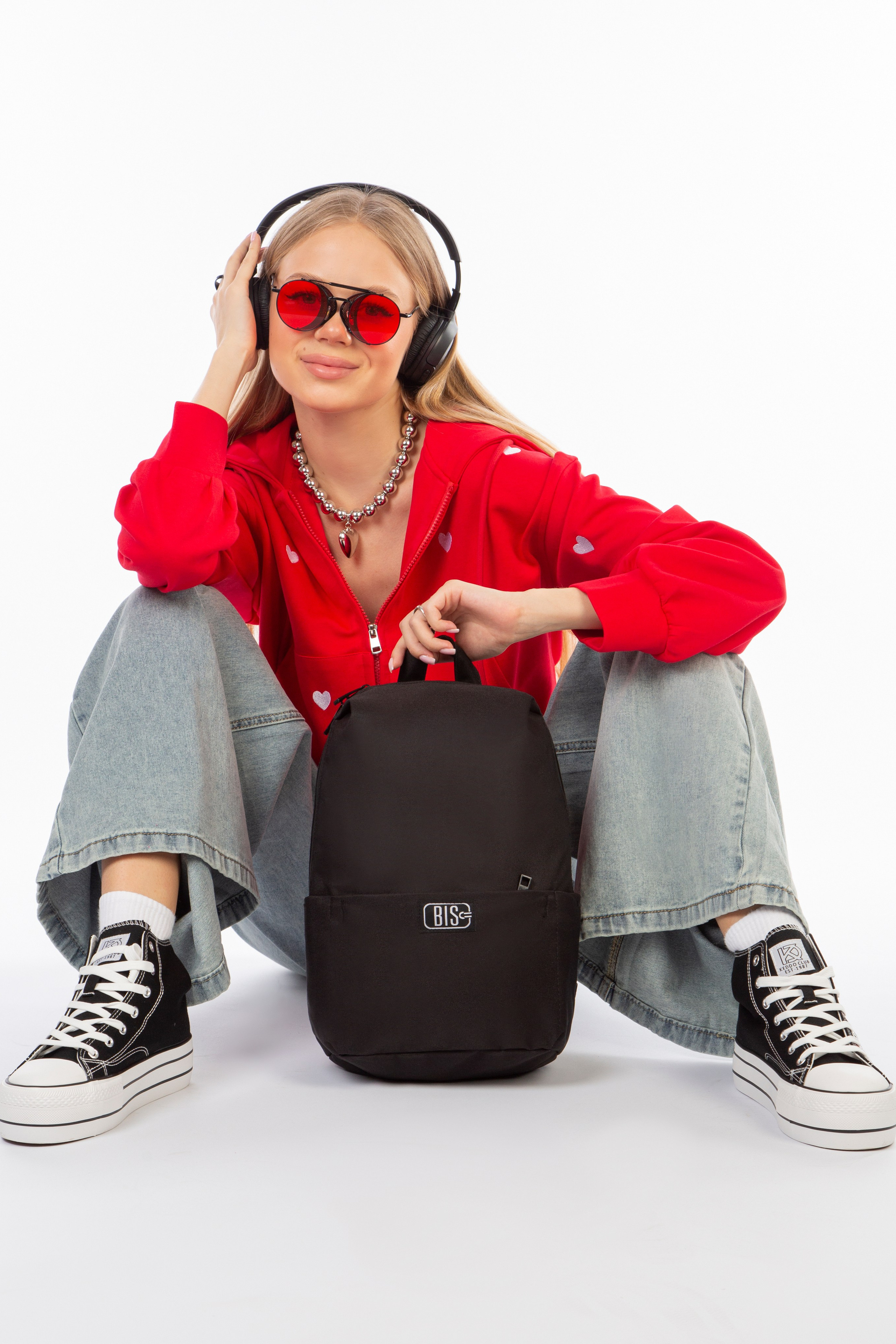 Каталог моделей девушек, женщин для маркетплейсов. Предметная фотостудия AURA