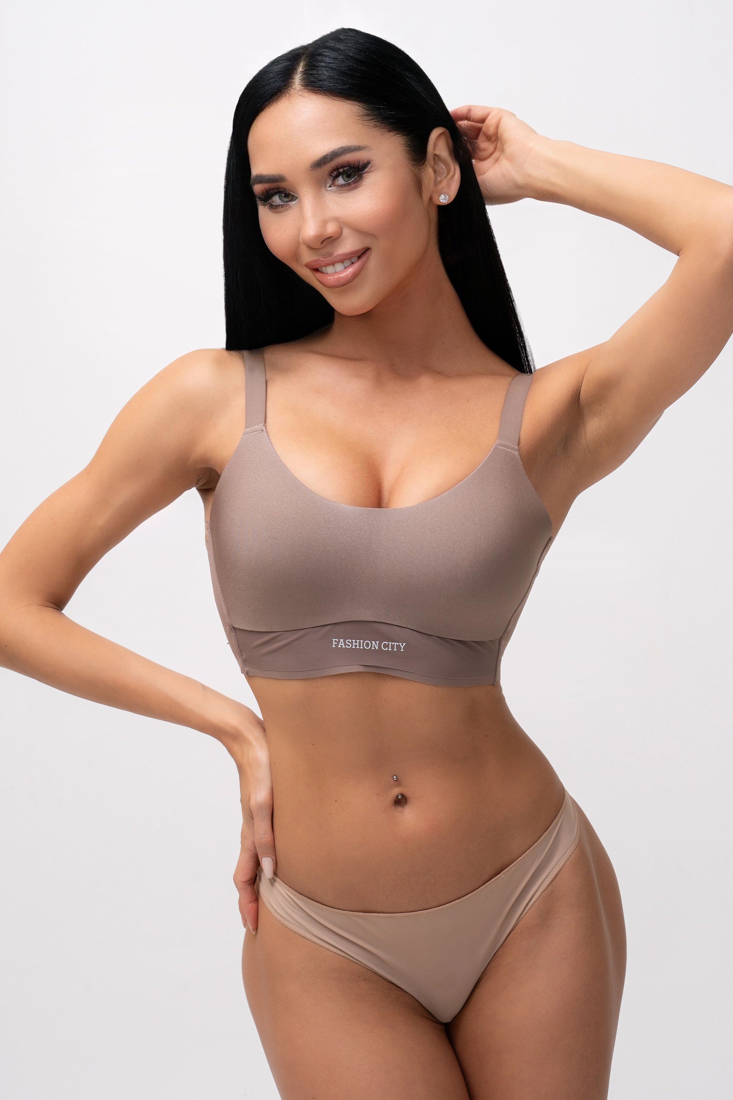 Каталог моделей девушек, женщин для маркетплейсов. Предметная фотостудия AURA