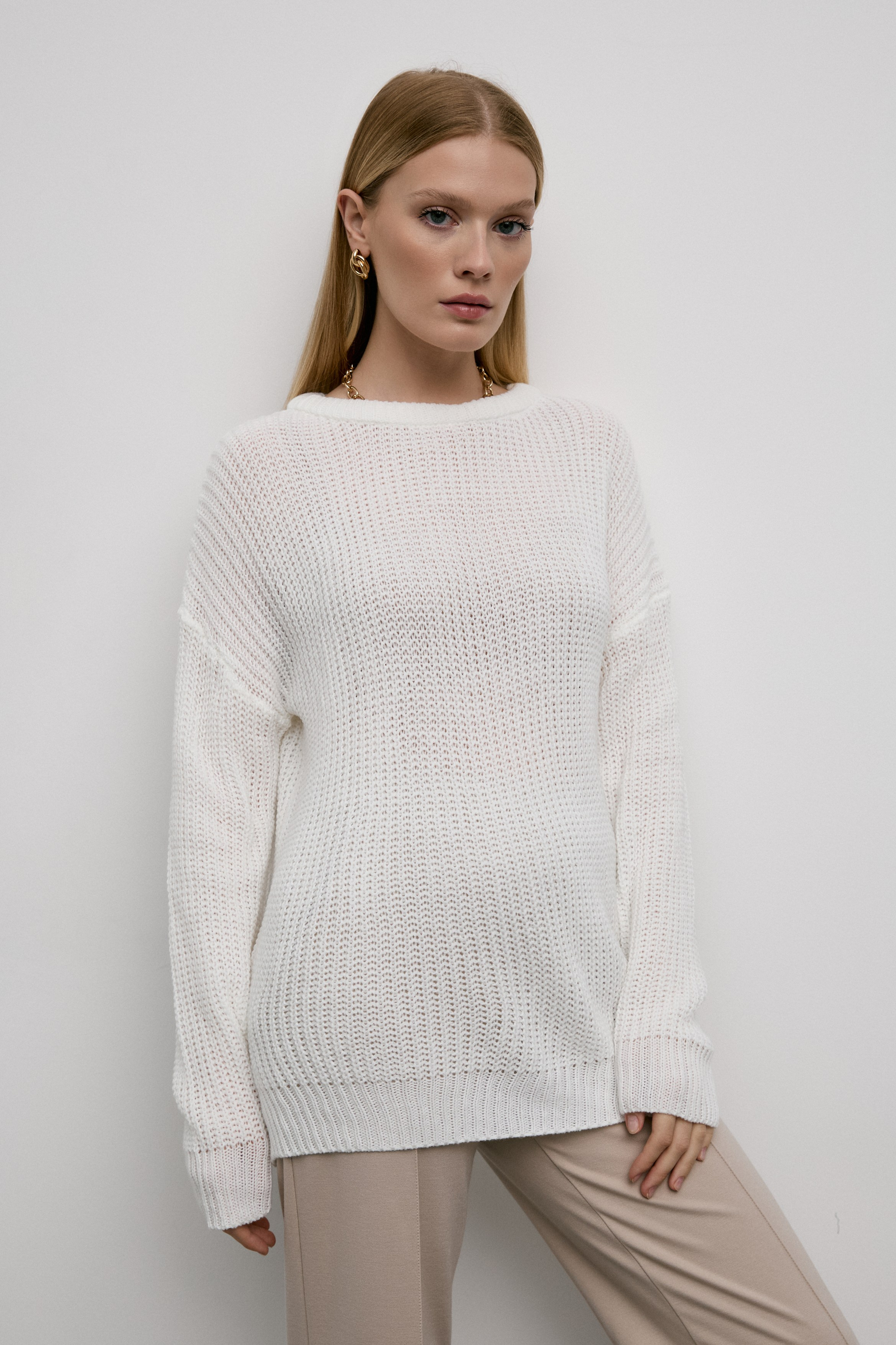 Каталог моделей девушек, женщин для маркетплейсов. Предметная фотостудия AURA