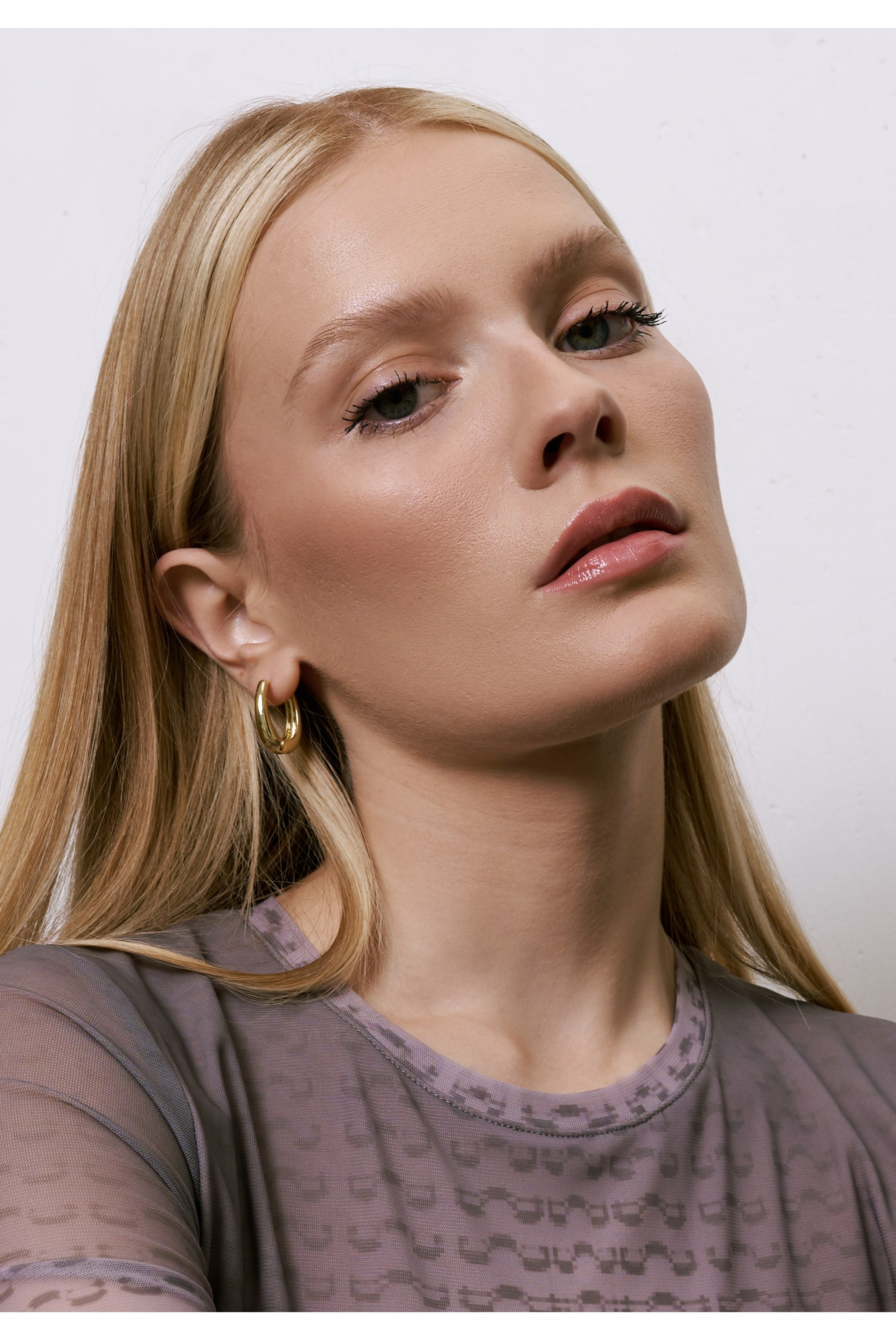 Каталог моделей девушек, женщин для маркетплейсов. Предметная фотостудия AURA