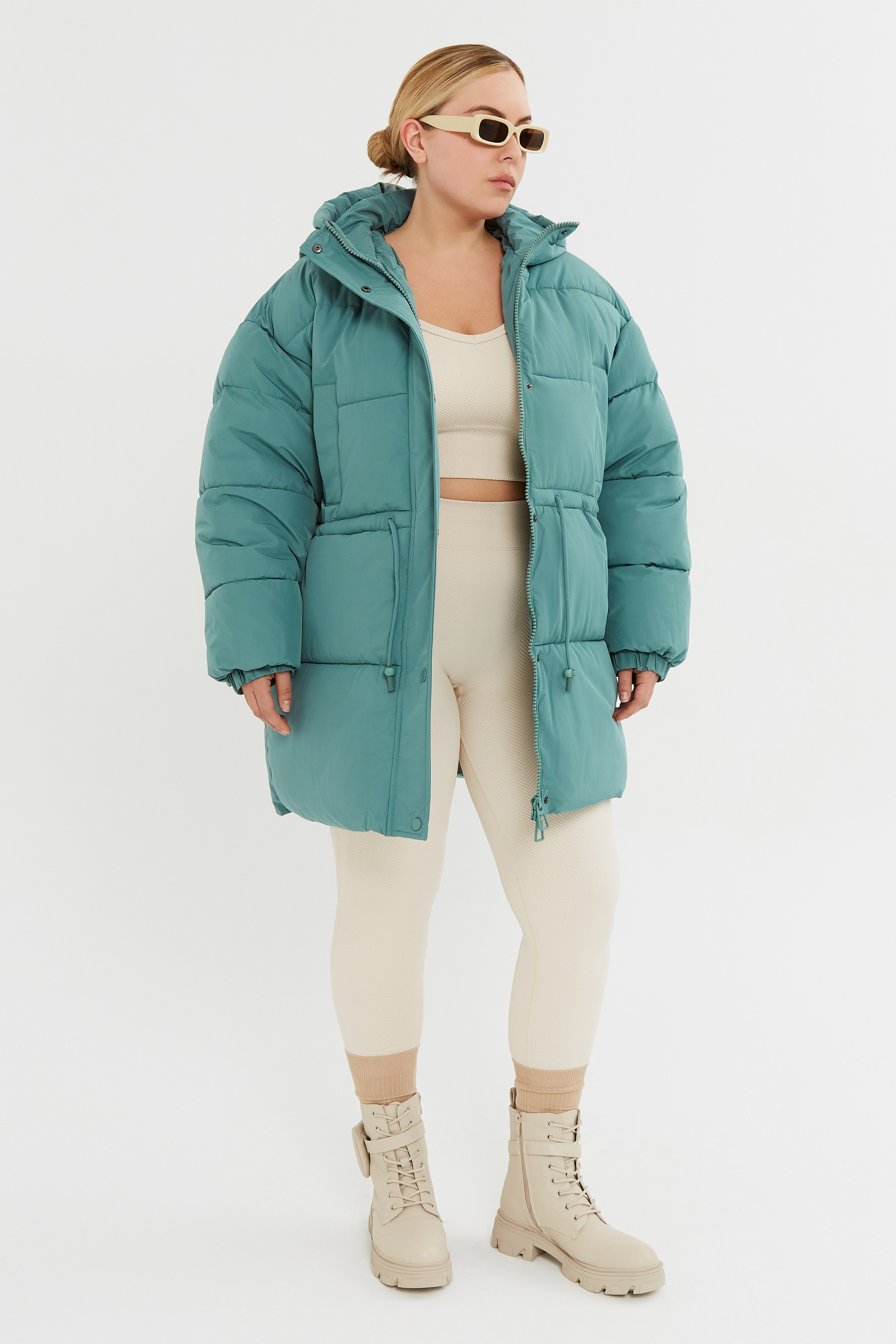 Каталог моделей девушек, женщин. PLUS-SIZE. Предметная фотостудия AURA