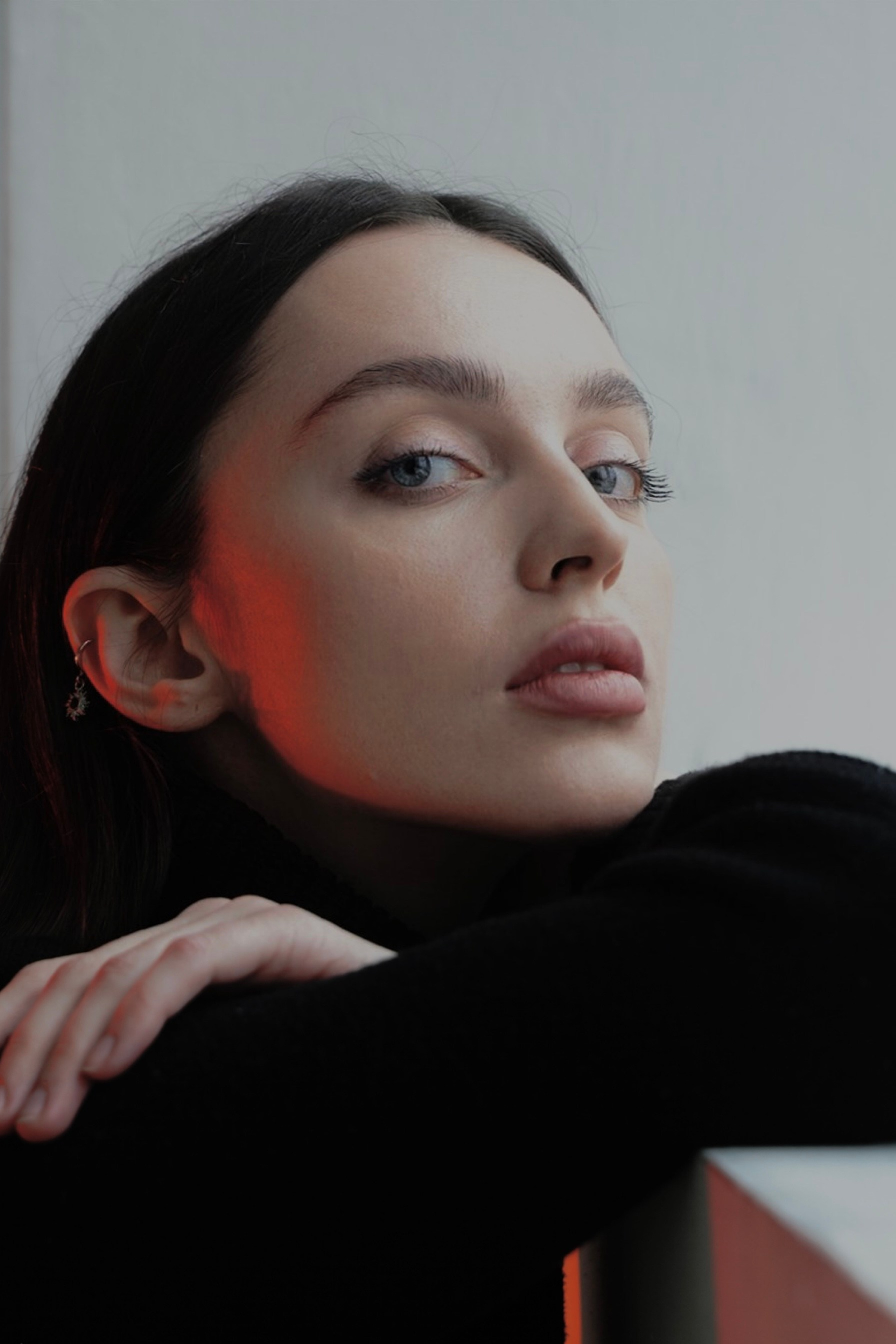 Каталог моделей девушек, женщин. Предметная фотостудия AURA