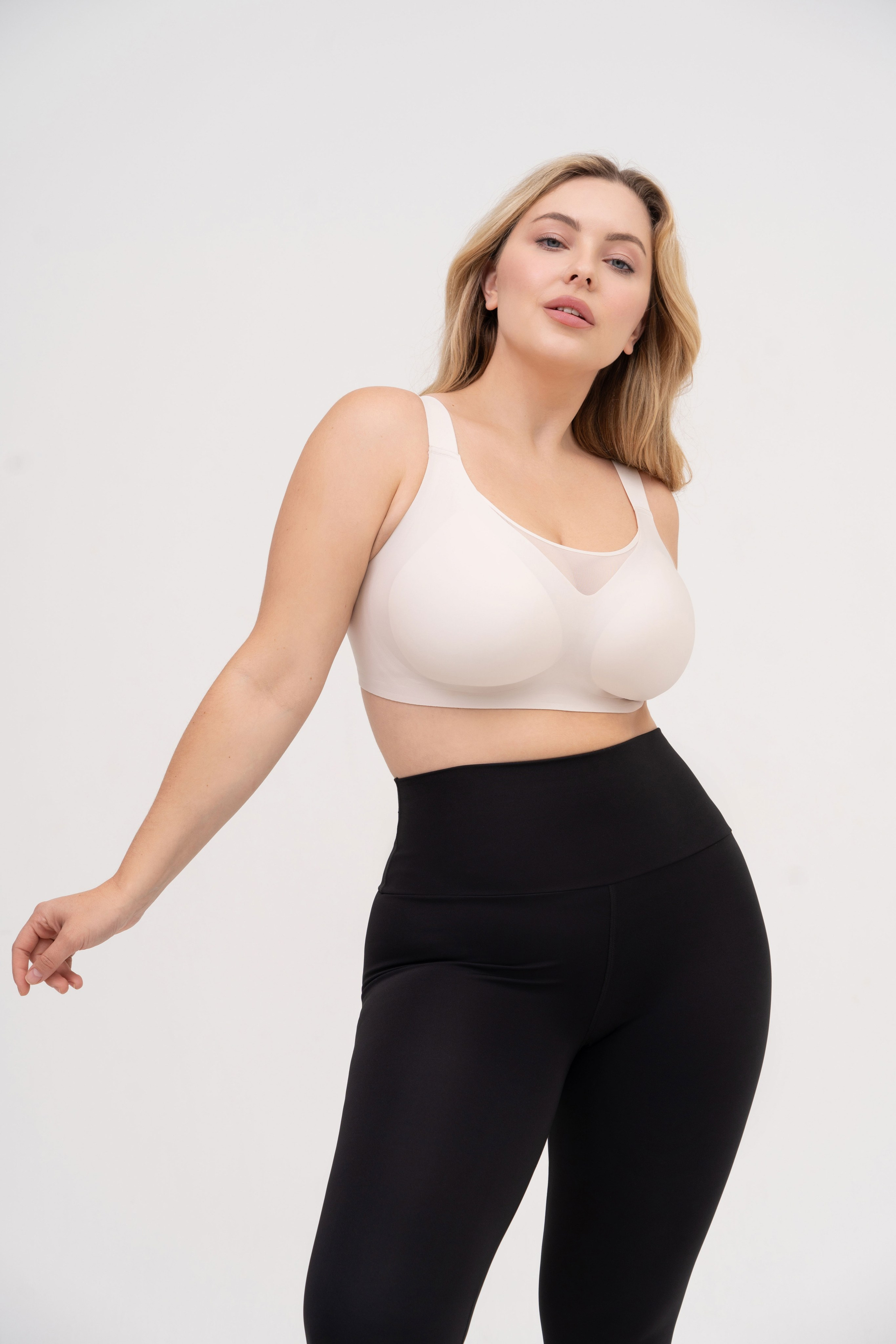 Каталог моделей девушек, женщин. PLUS-SIZE. Предметная фотостудия AURA
