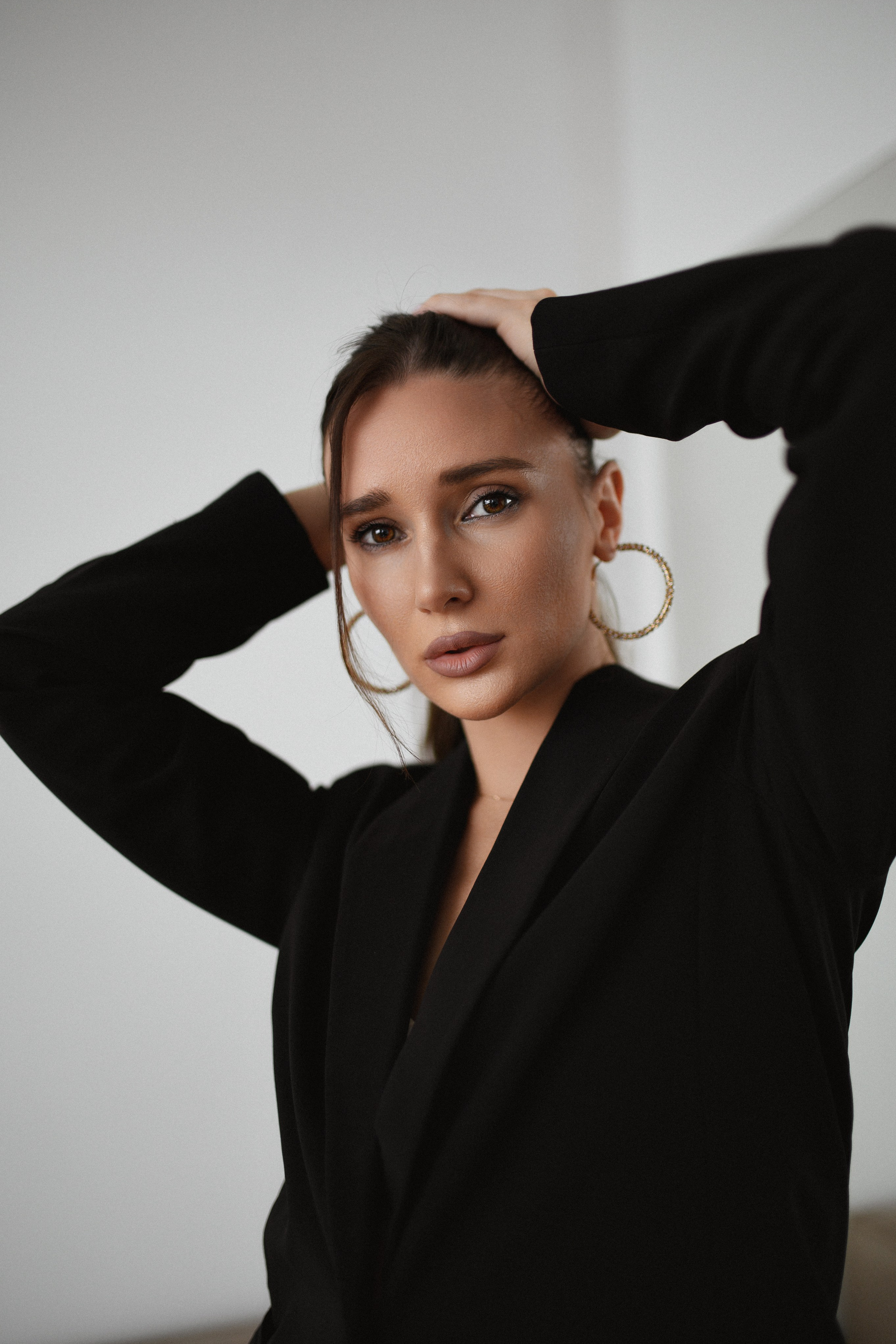 Каталог моделей девушек, женщин для маркетплейсов. Предметная фотостудия AURA