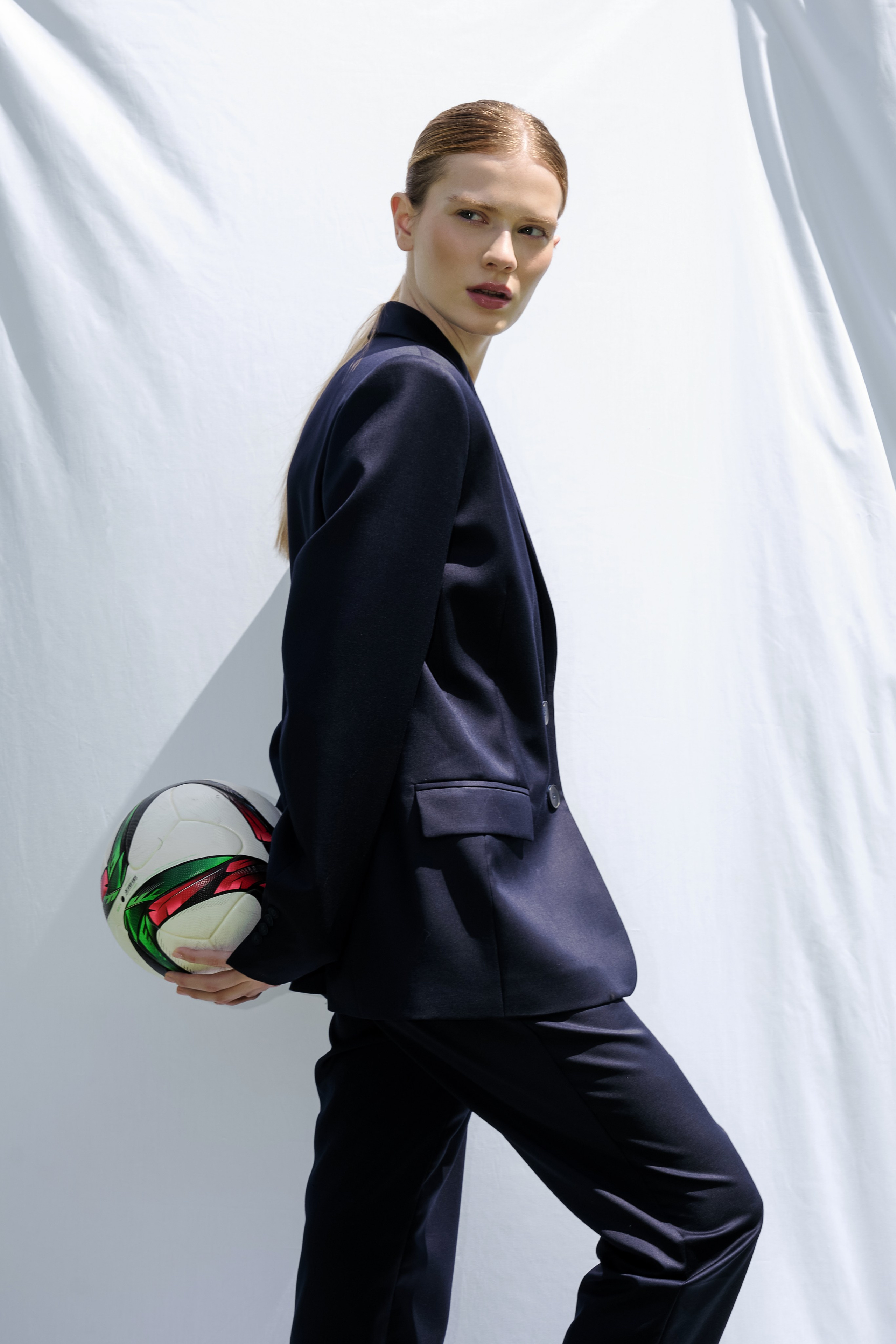 Каталог моделей девушек, женщин для маркетплейсов. Предметная фотостудия AURA