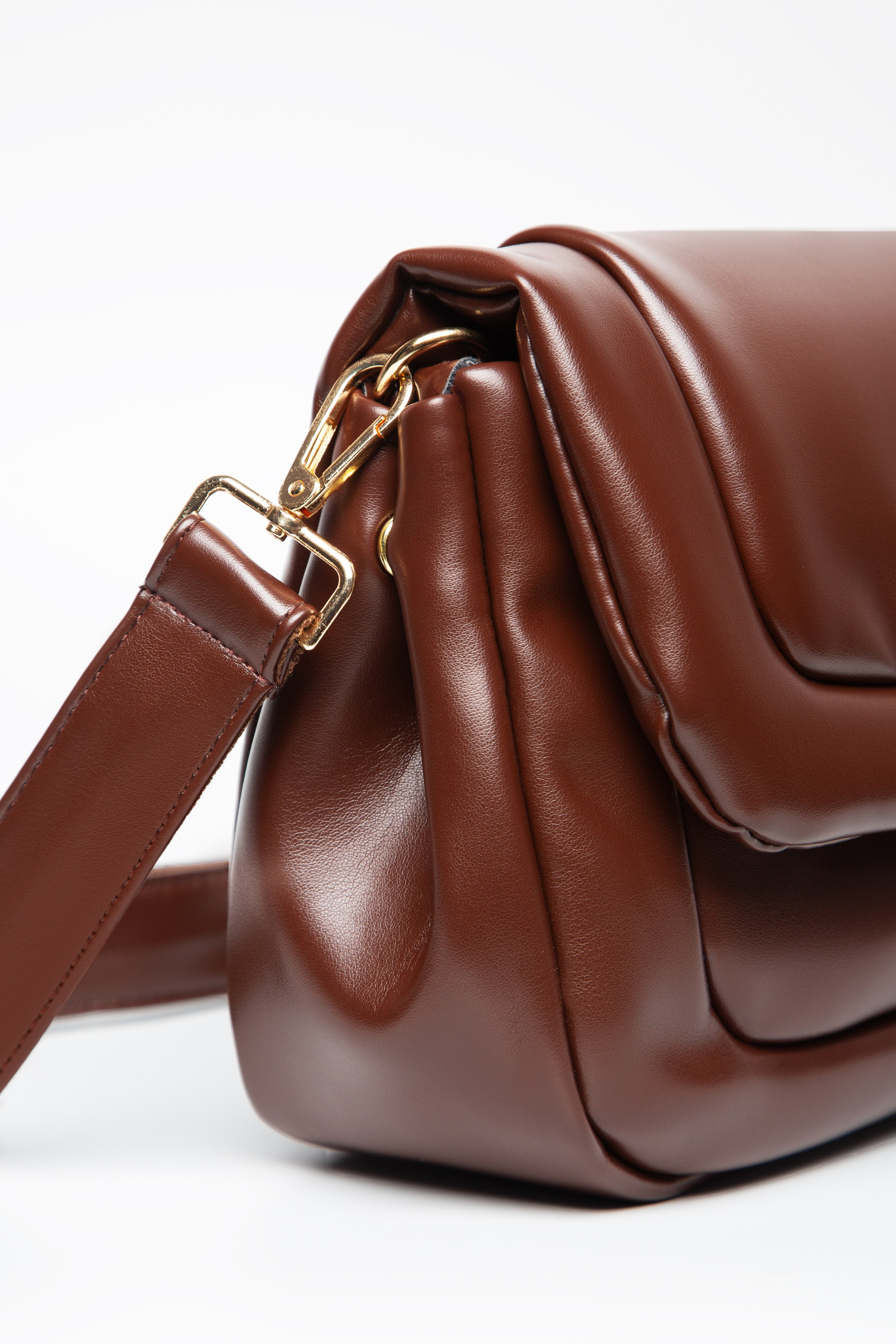 Фото сумок и аксессуаров для маркетплейсов | Фотограф в Москве Фотостудия AURA | АУРА. Предметная фотостудия AURA