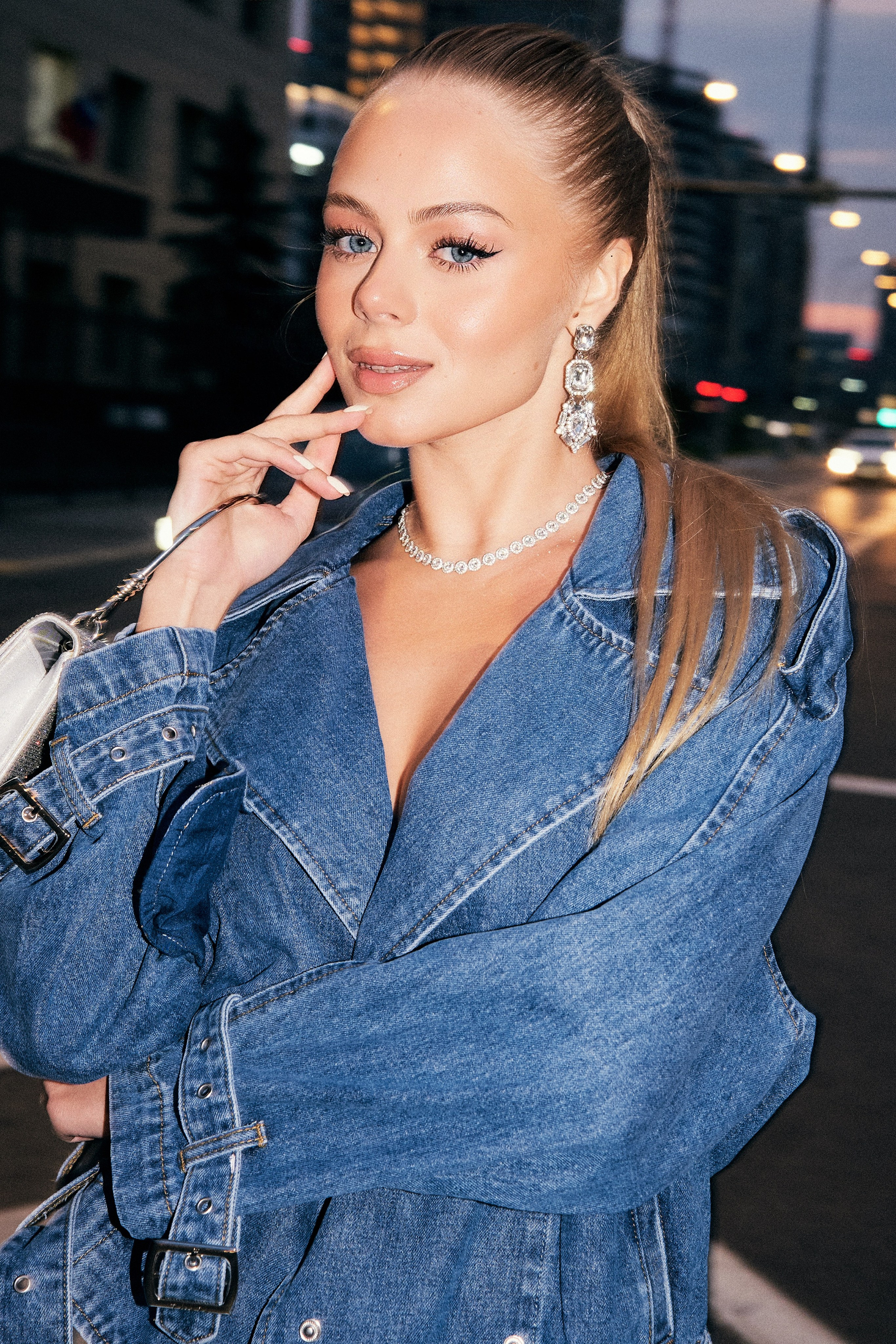 Каталог моделей девушек, женщин для маркетплейсов. Предметная фотостудия AURA