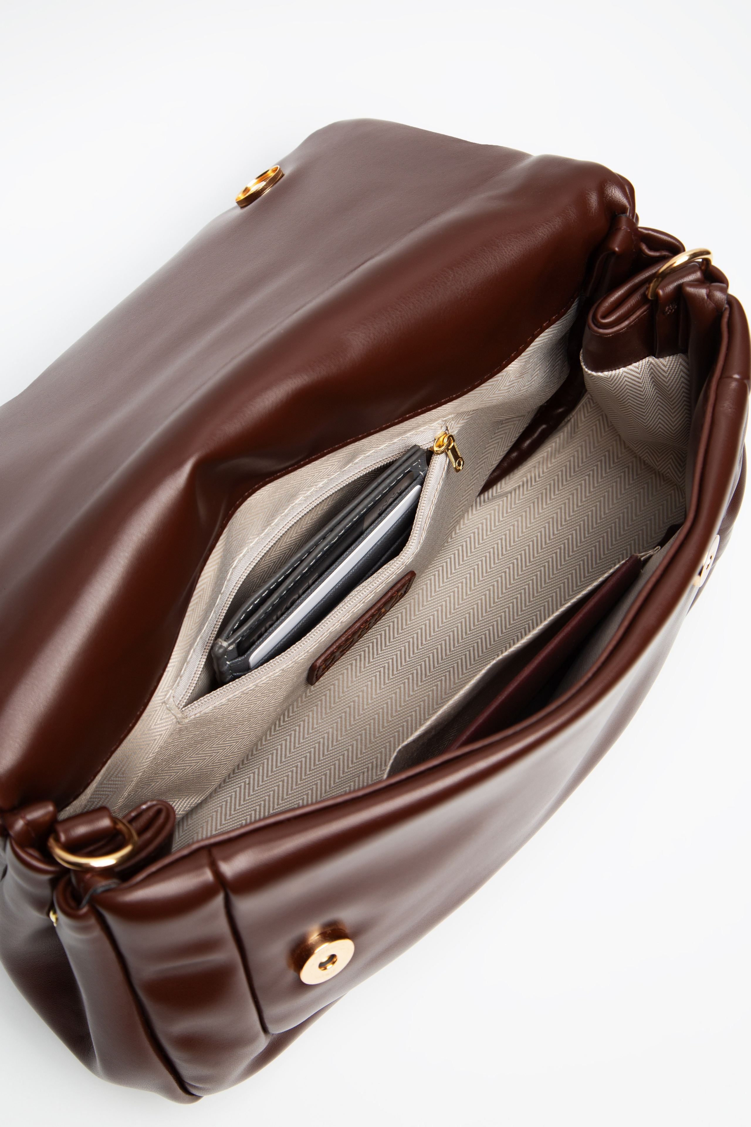 Фото сумок и аксессуаров для маркетплейсов | Фотограф в Москве Фотостудия AURA | АУРА. Предметная фотостудия AURA