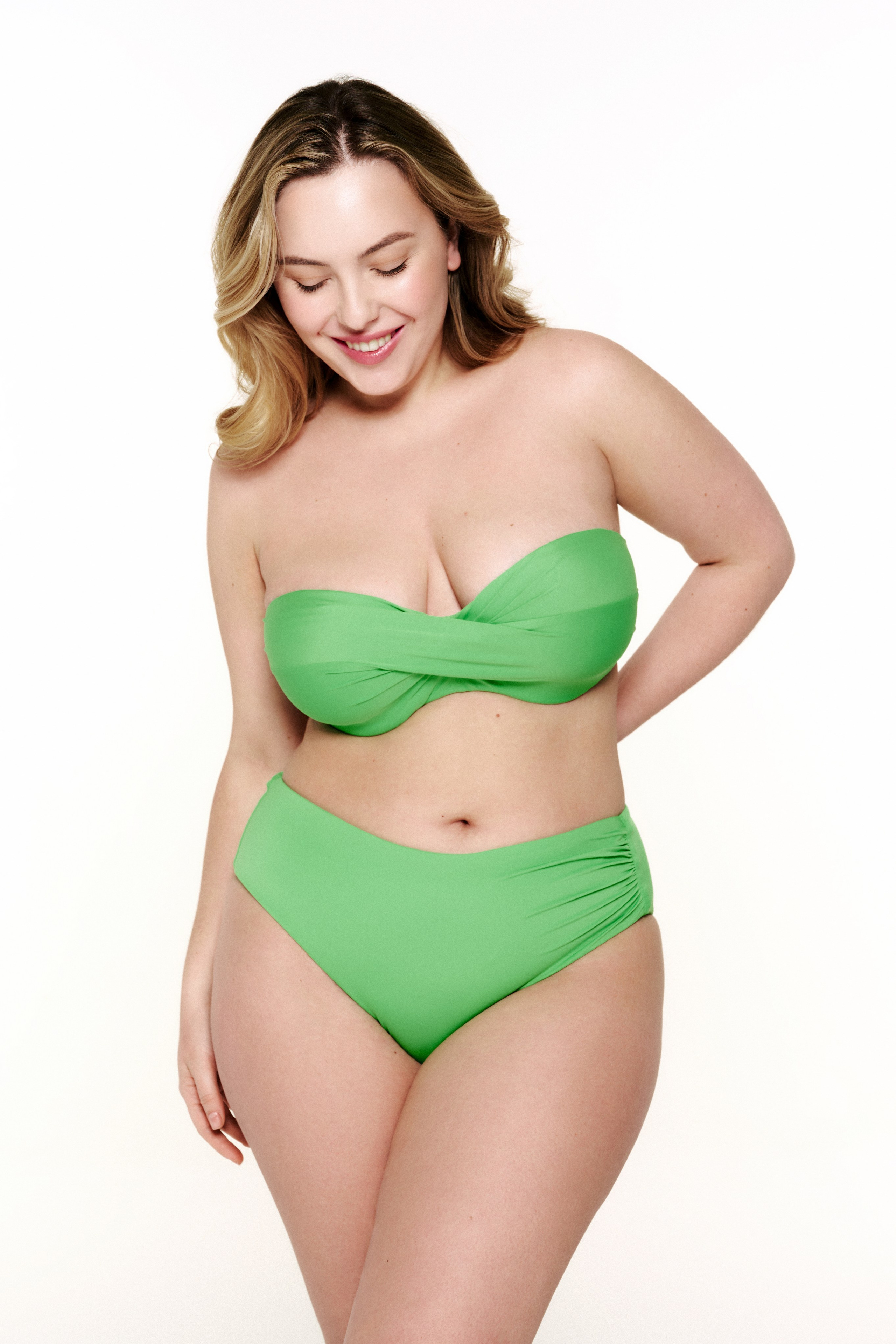 Каталог моделей девушек, женщин. PLUS-SIZE. Предметная фотостудия AURA