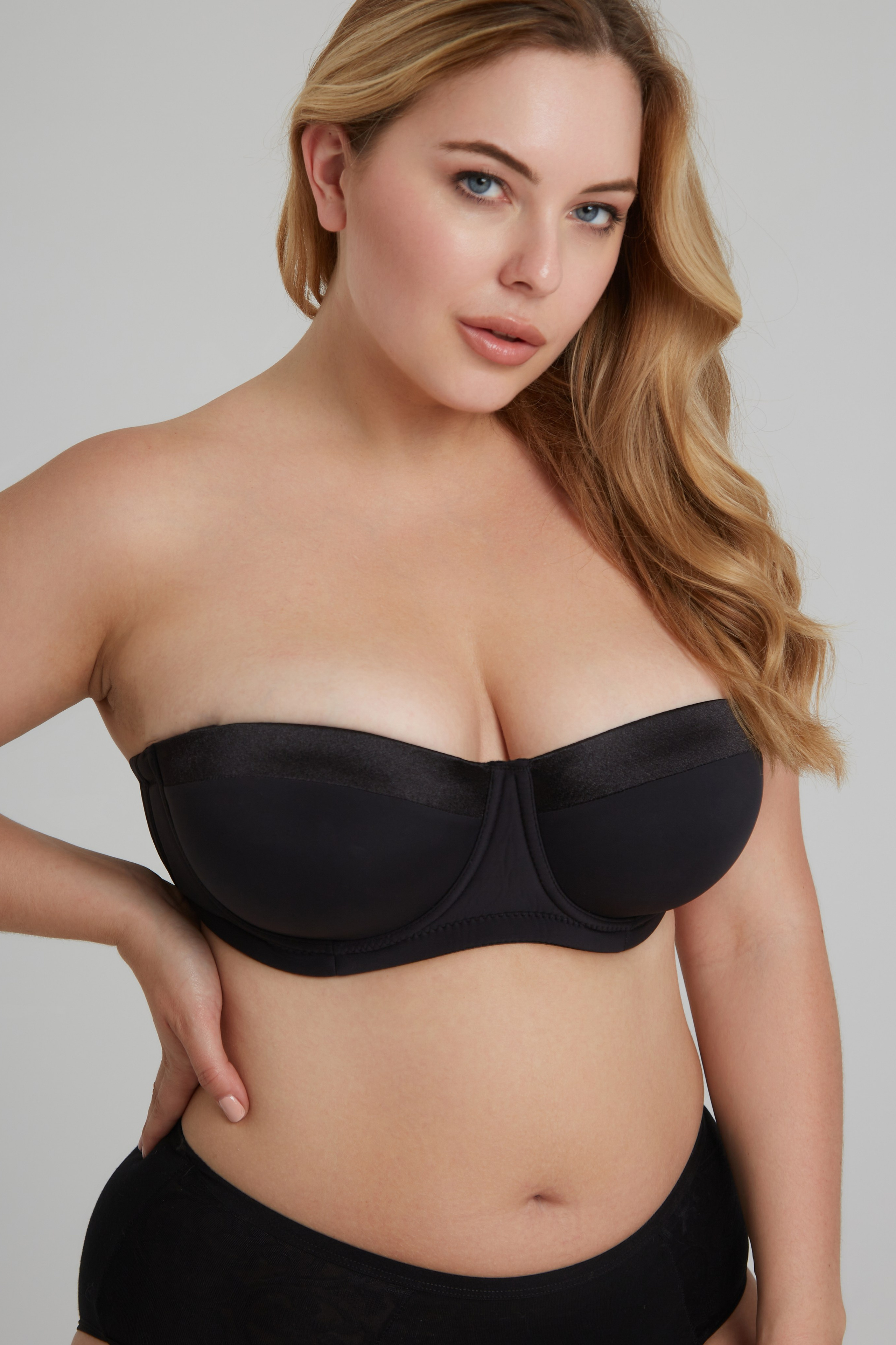 Каталог моделей девушек, женщин. PLUS-SIZE. Предметная фотостудия AURA